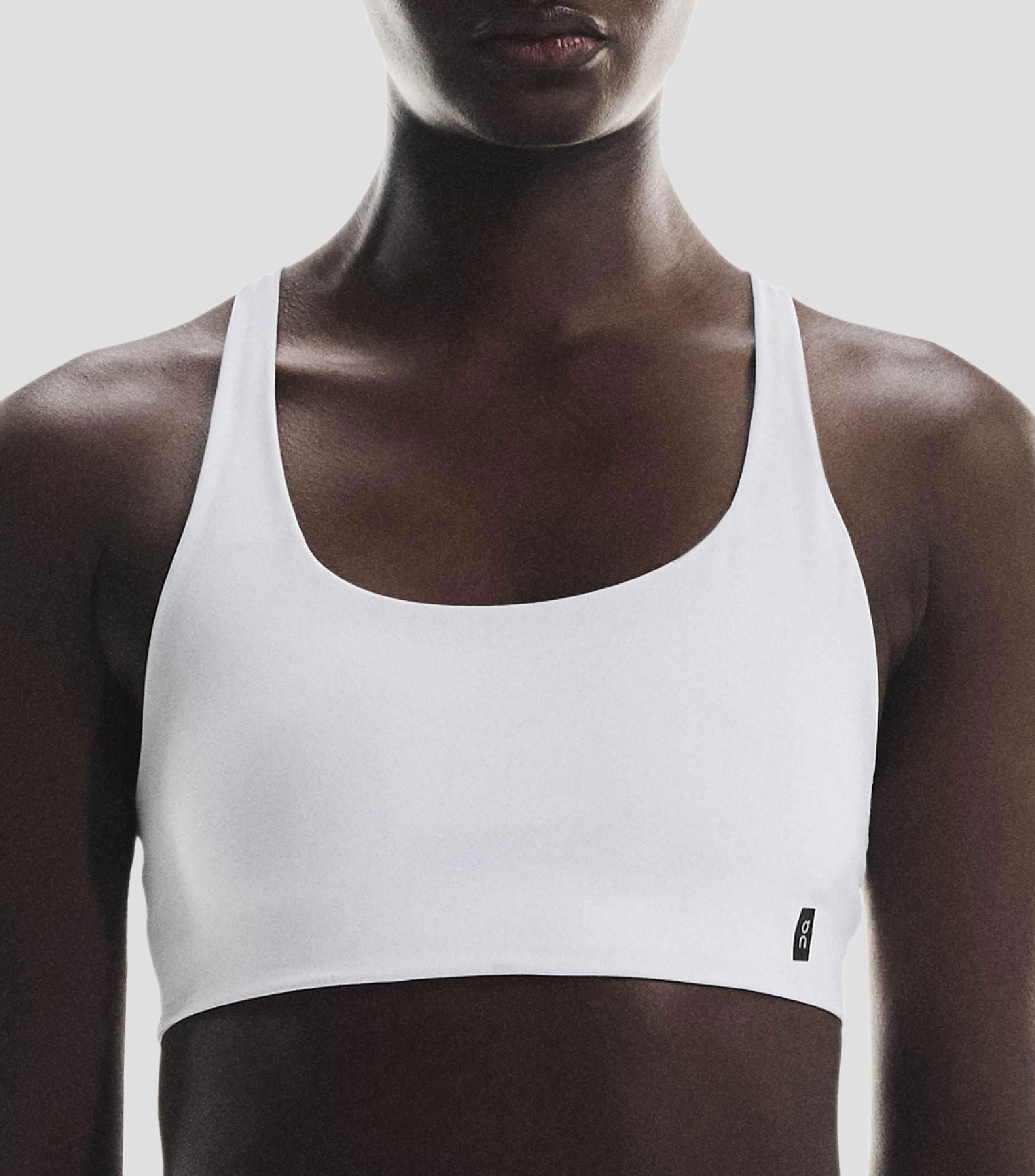 Top deportivo Studio Mujer