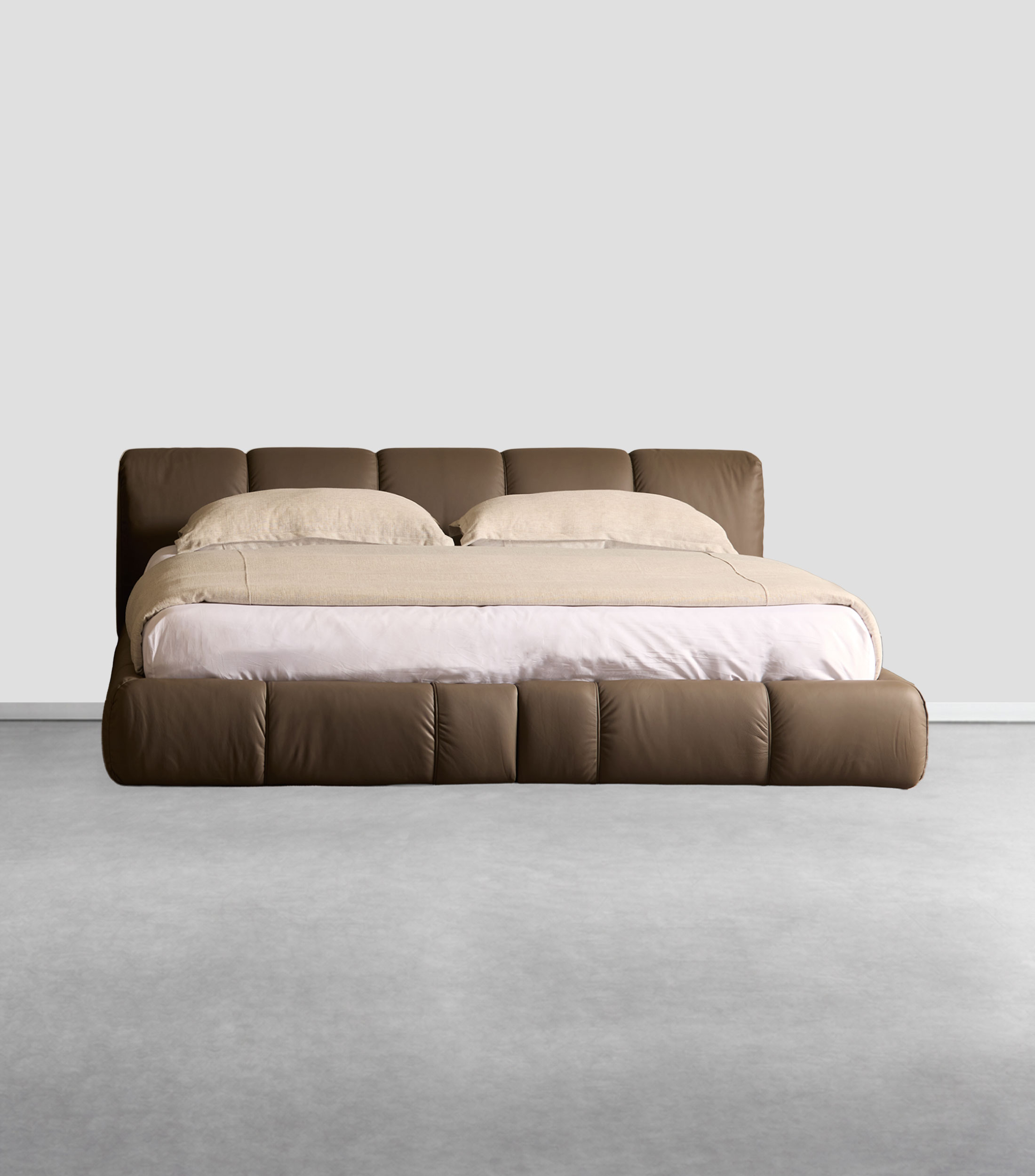 Cama king size Cavalli tapizada en piel