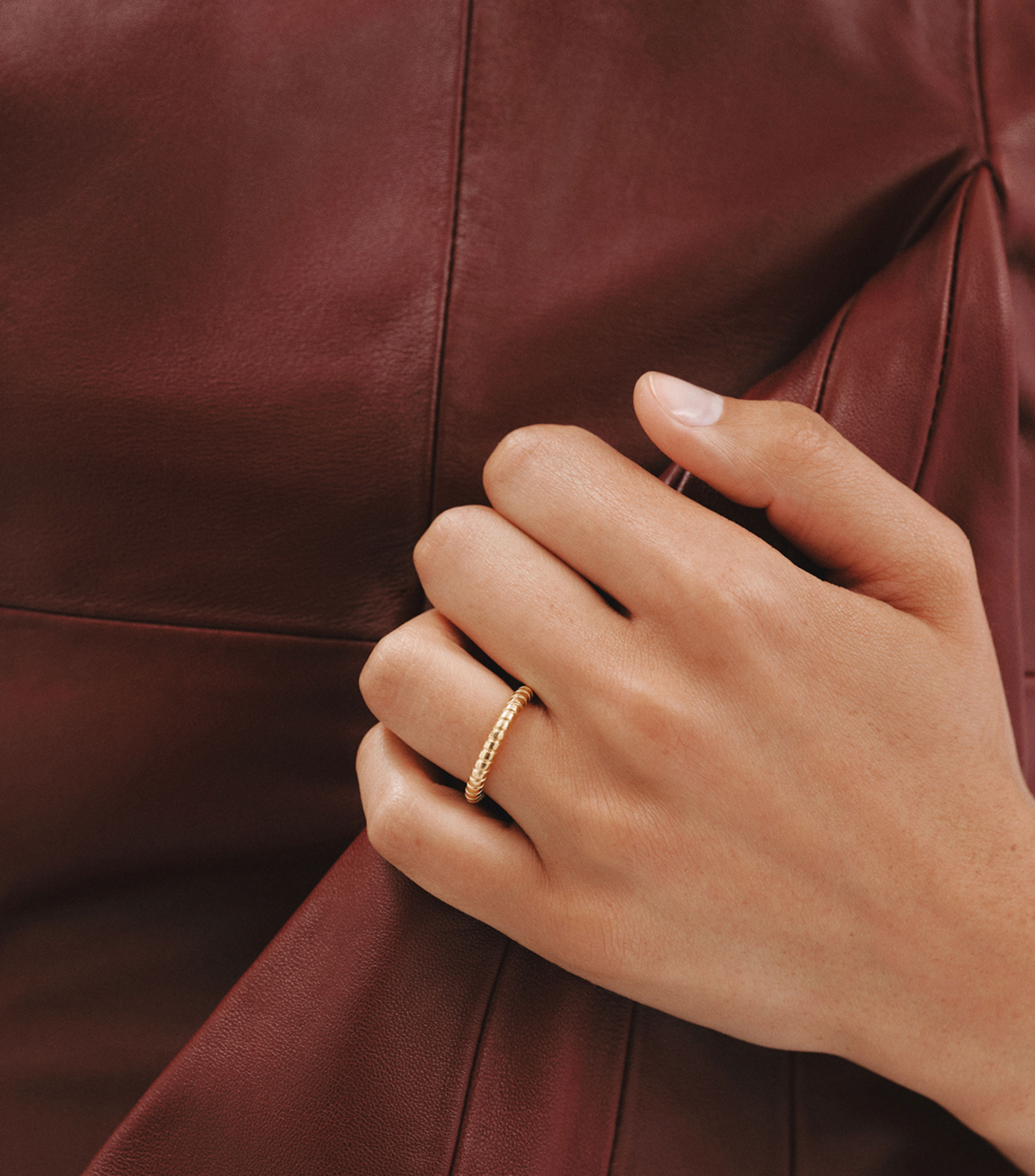 Anillo gallonado en plata .925 con baño de oro de 18 kilates Mujer