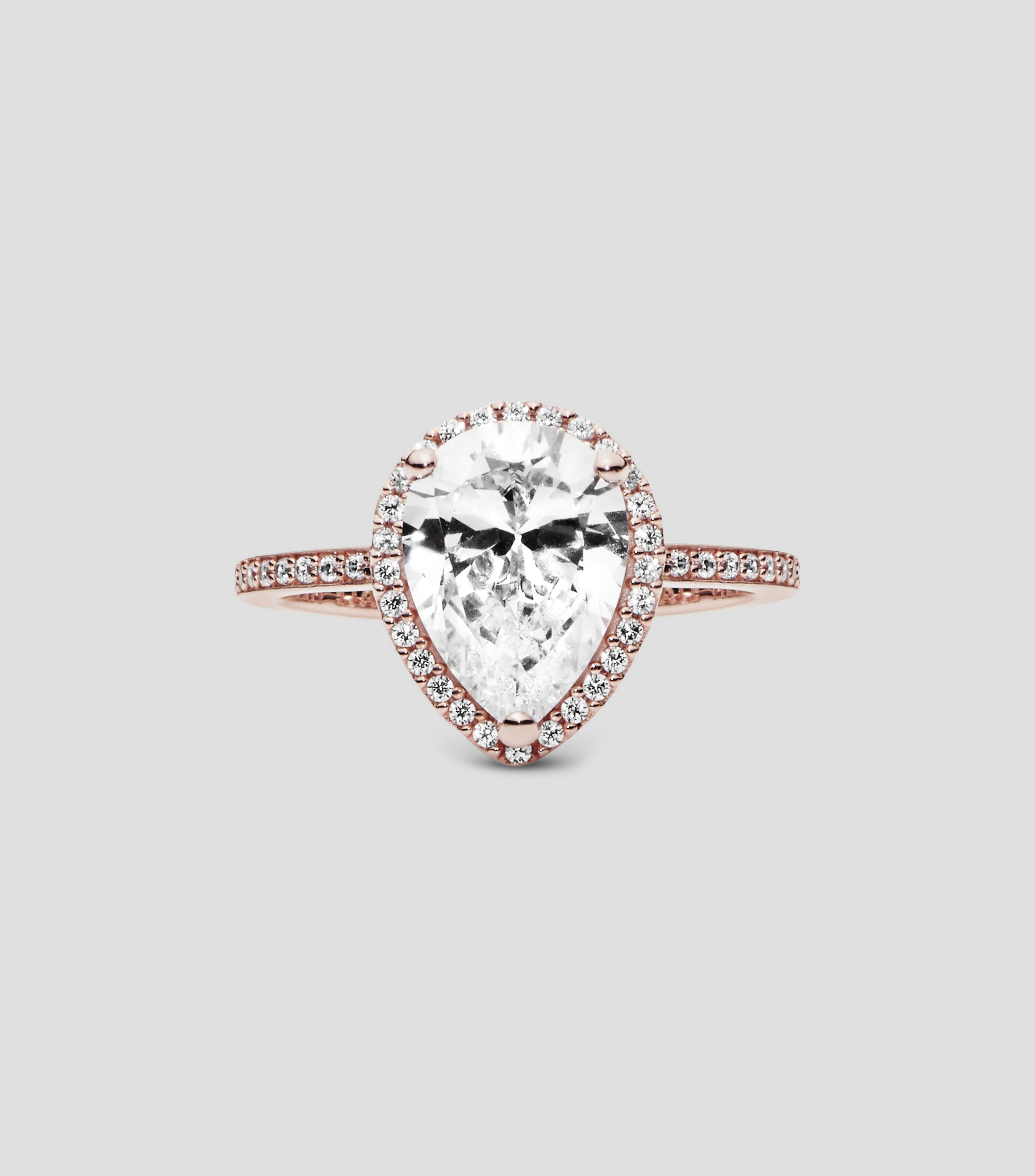 Anillo con zirconias cúbicas Mujer Talla: 54