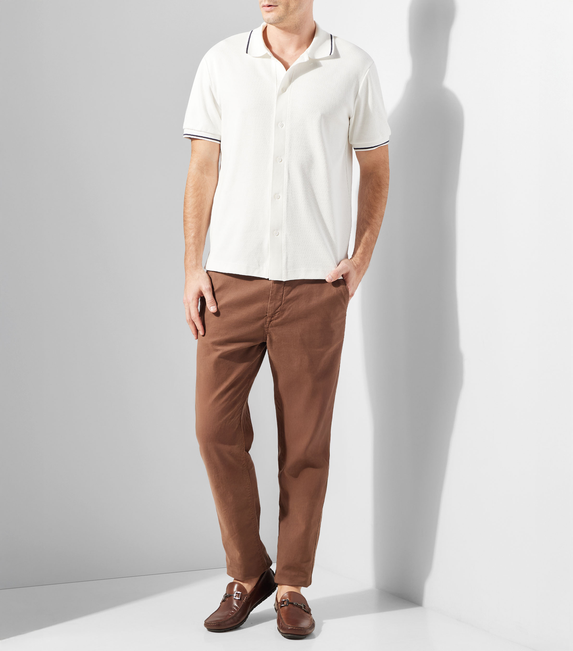 Camisa diseño sólido manga corta Hombre
