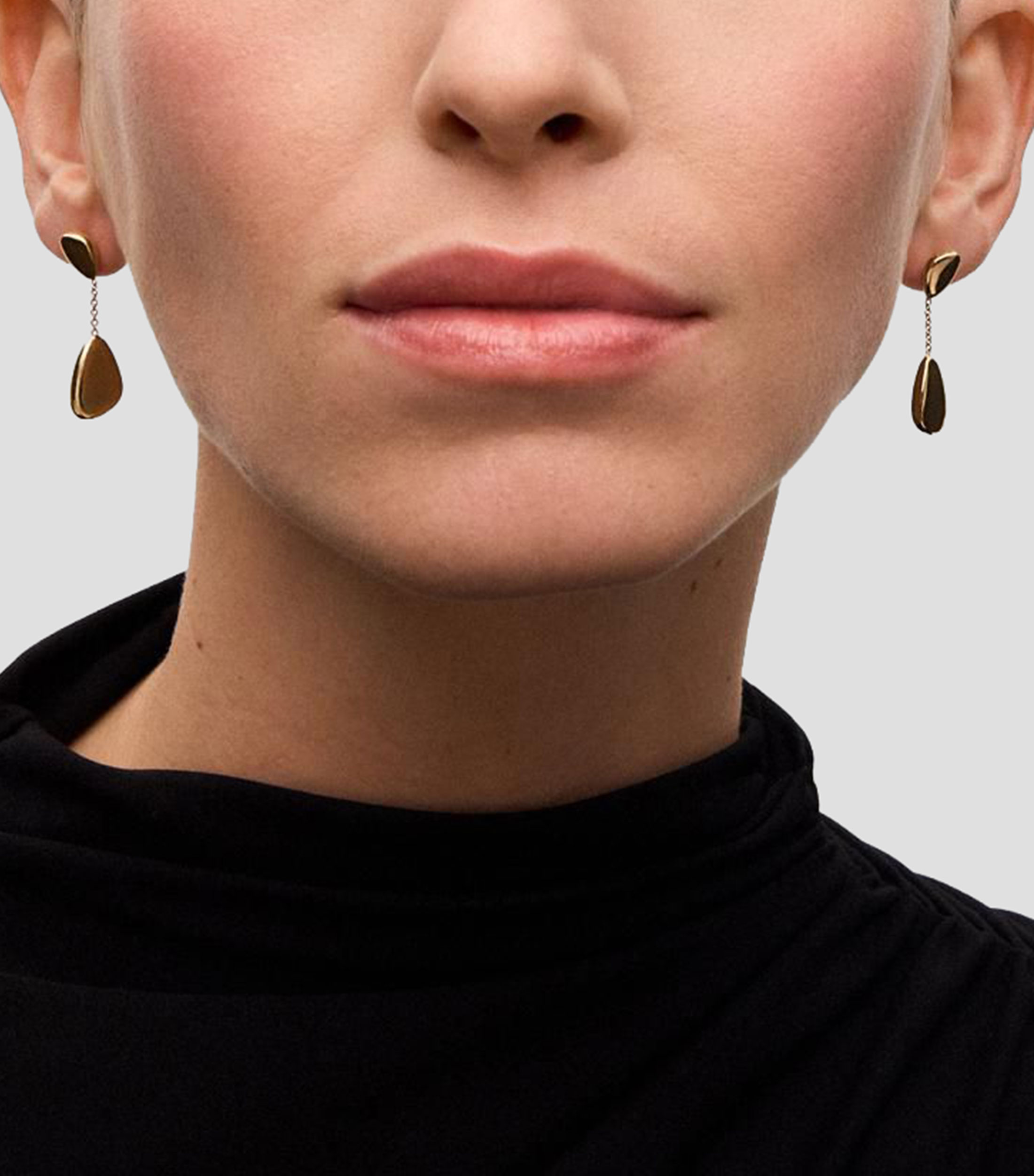 Aretes largos en Oro amarillo de 18 Kilates con esferas Mujer