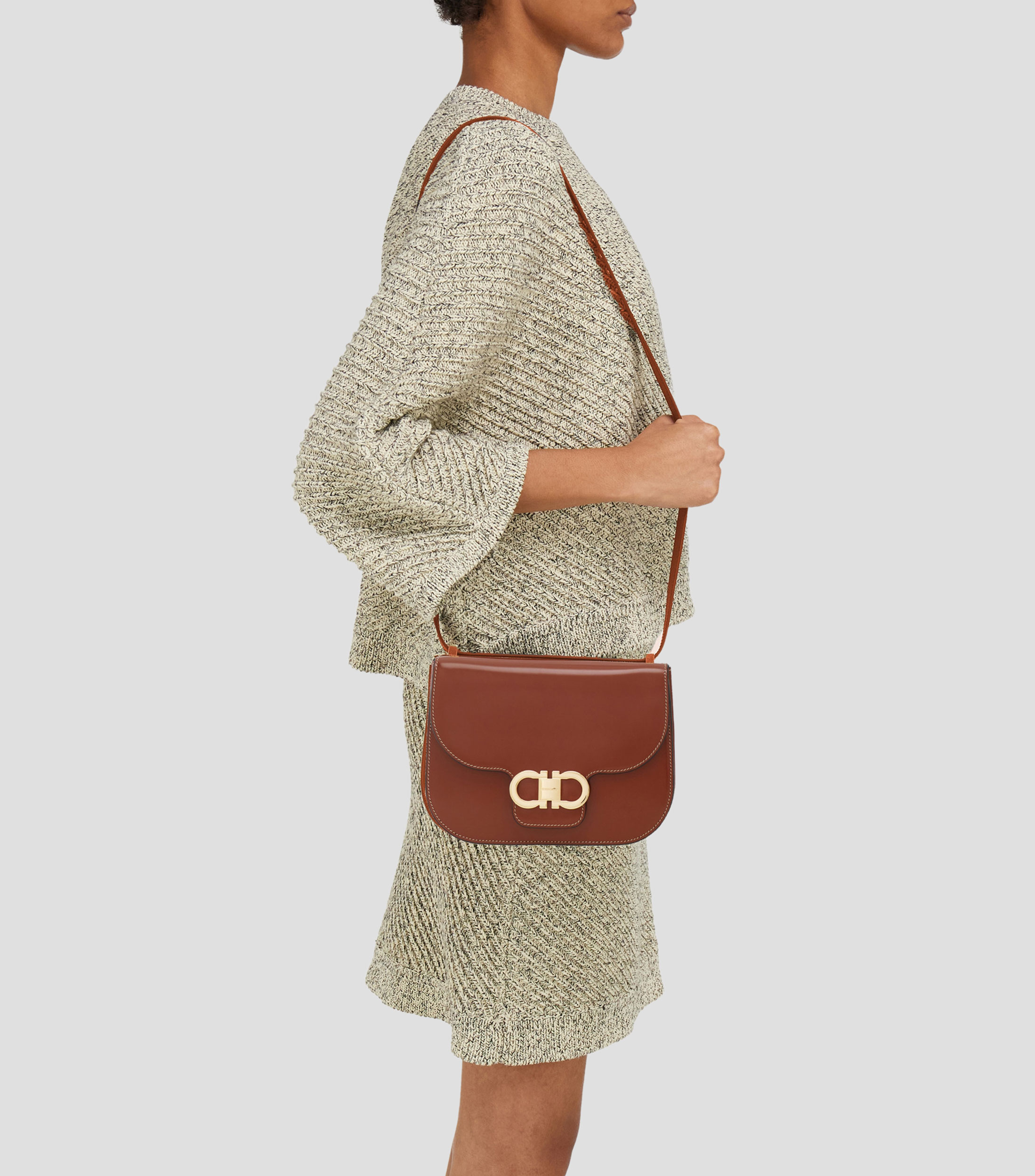 Bolsa crossbody en piel liso Mujer