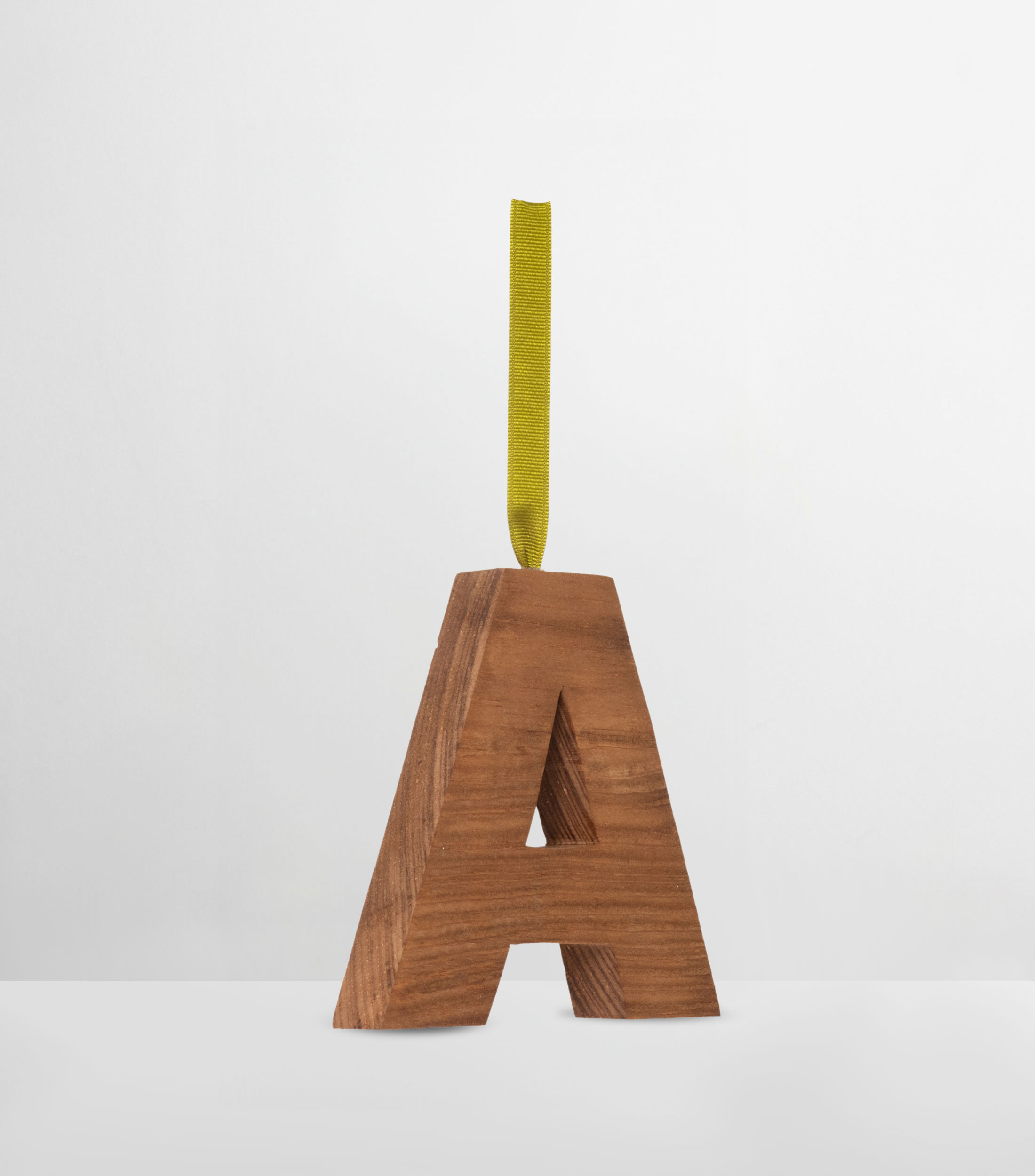Ornamento navideno Letra A en madera