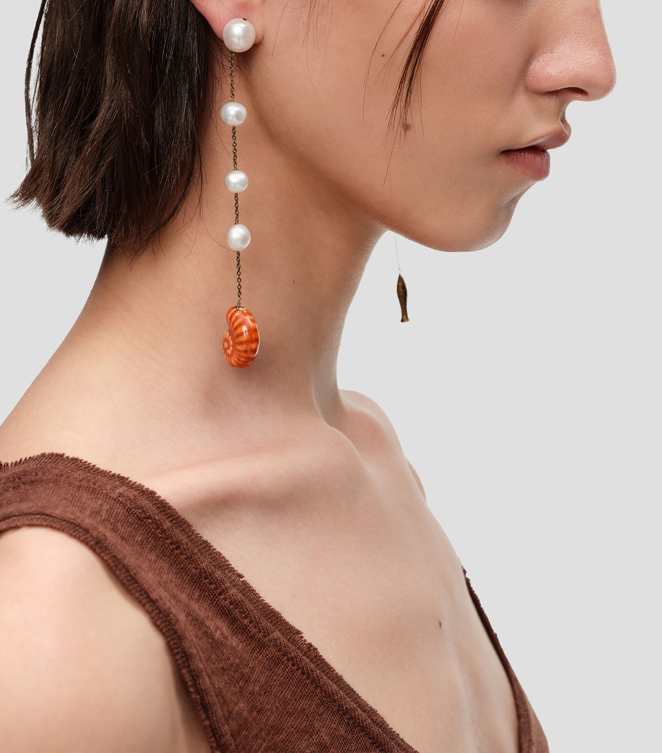 Pendientes perlas con pez y caracola cerámica Mujer