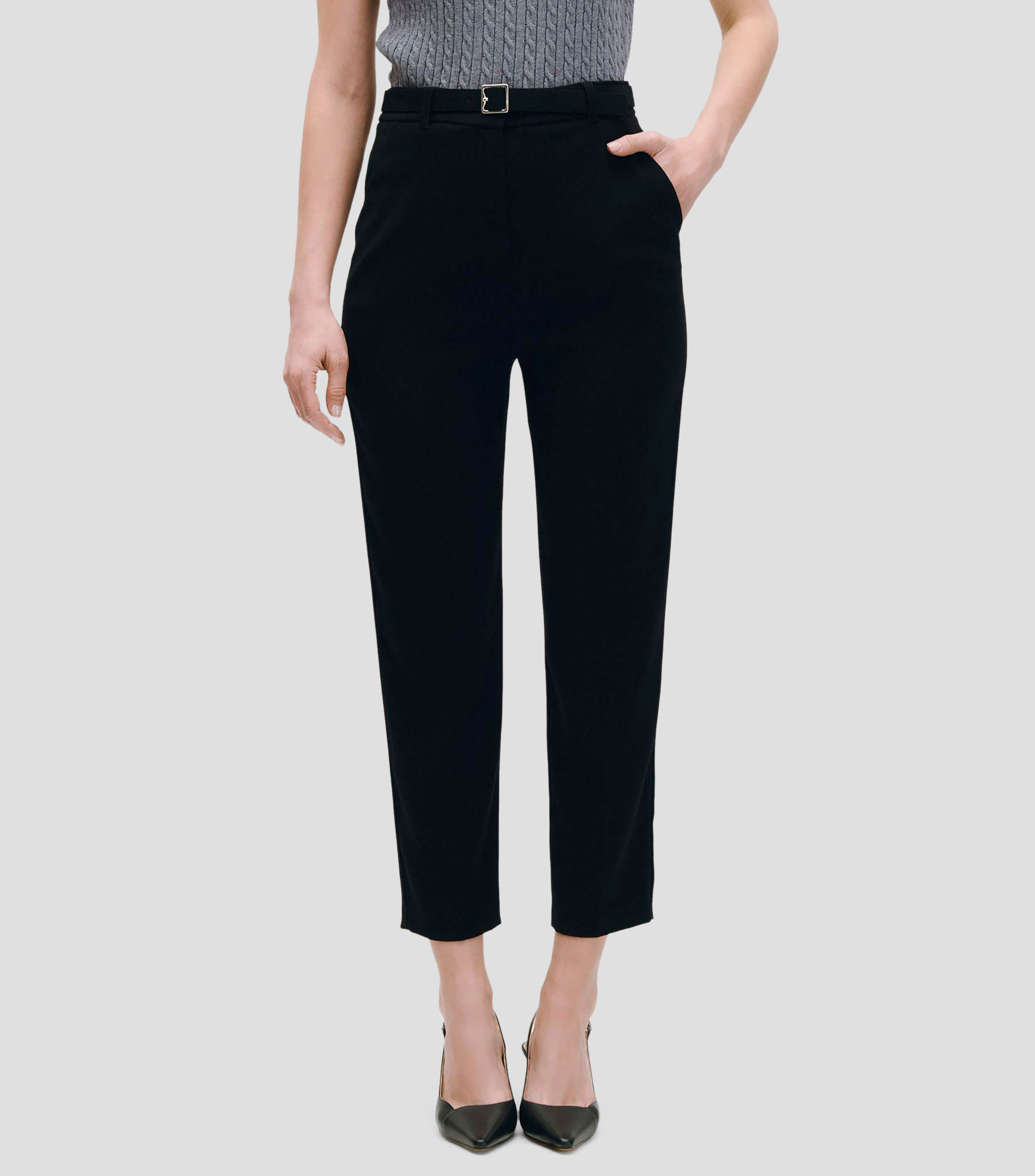 Pantalón carrot tiro alto cinturón y bolsillos Mujer