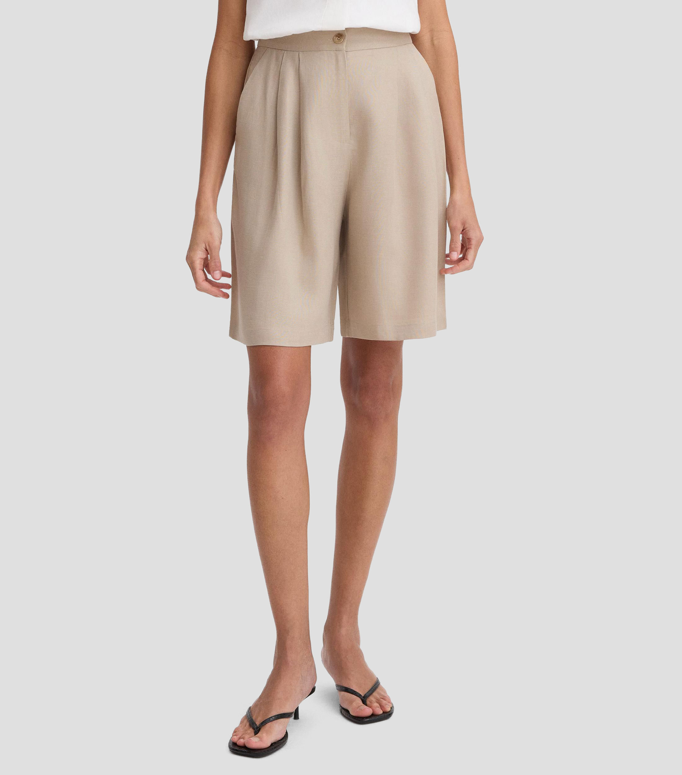 Bermuda pinzas liso Mujer