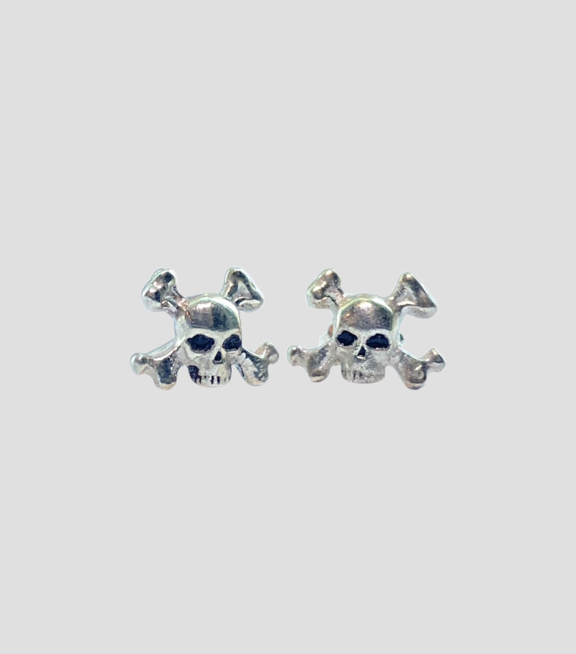 Aretes en plata .925 con calavera cruzada Unisex