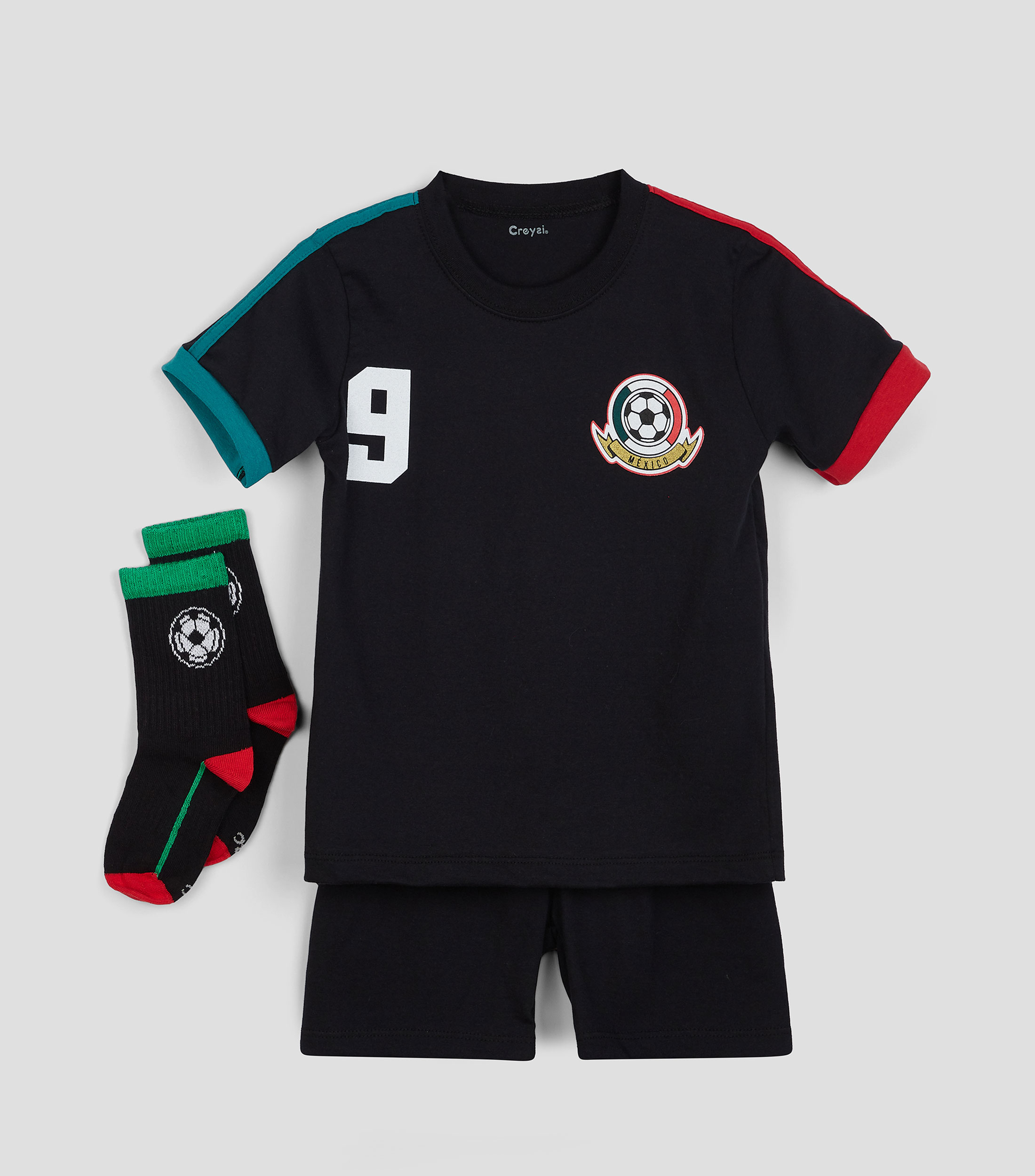 Conjunto de Playera, Short y Calcetines Niño