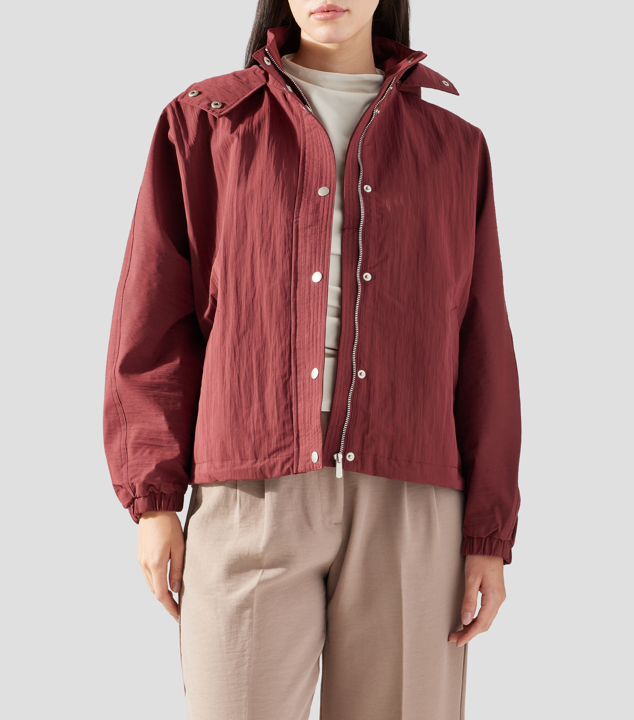 Chamarra Bomber con capucha Mujer