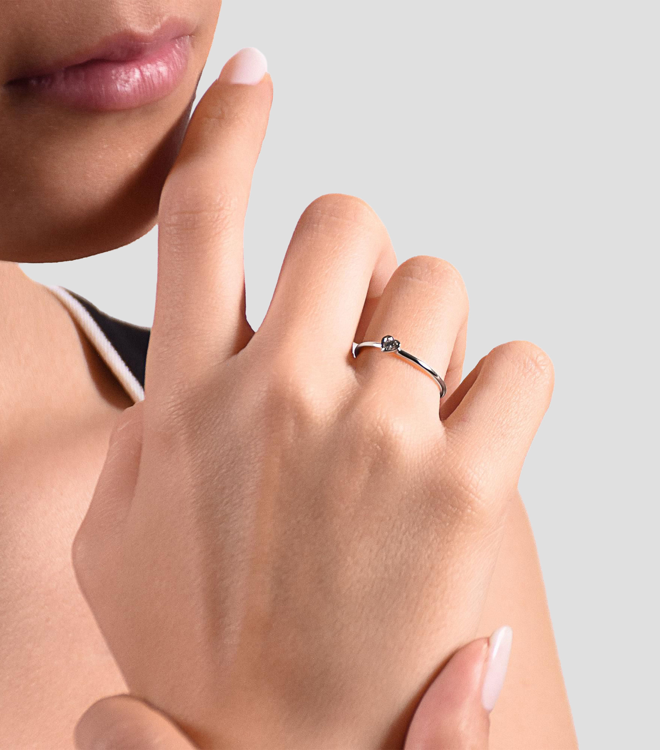 Anillo en Oro blanco de 18 Kilates con Diamante Mujer