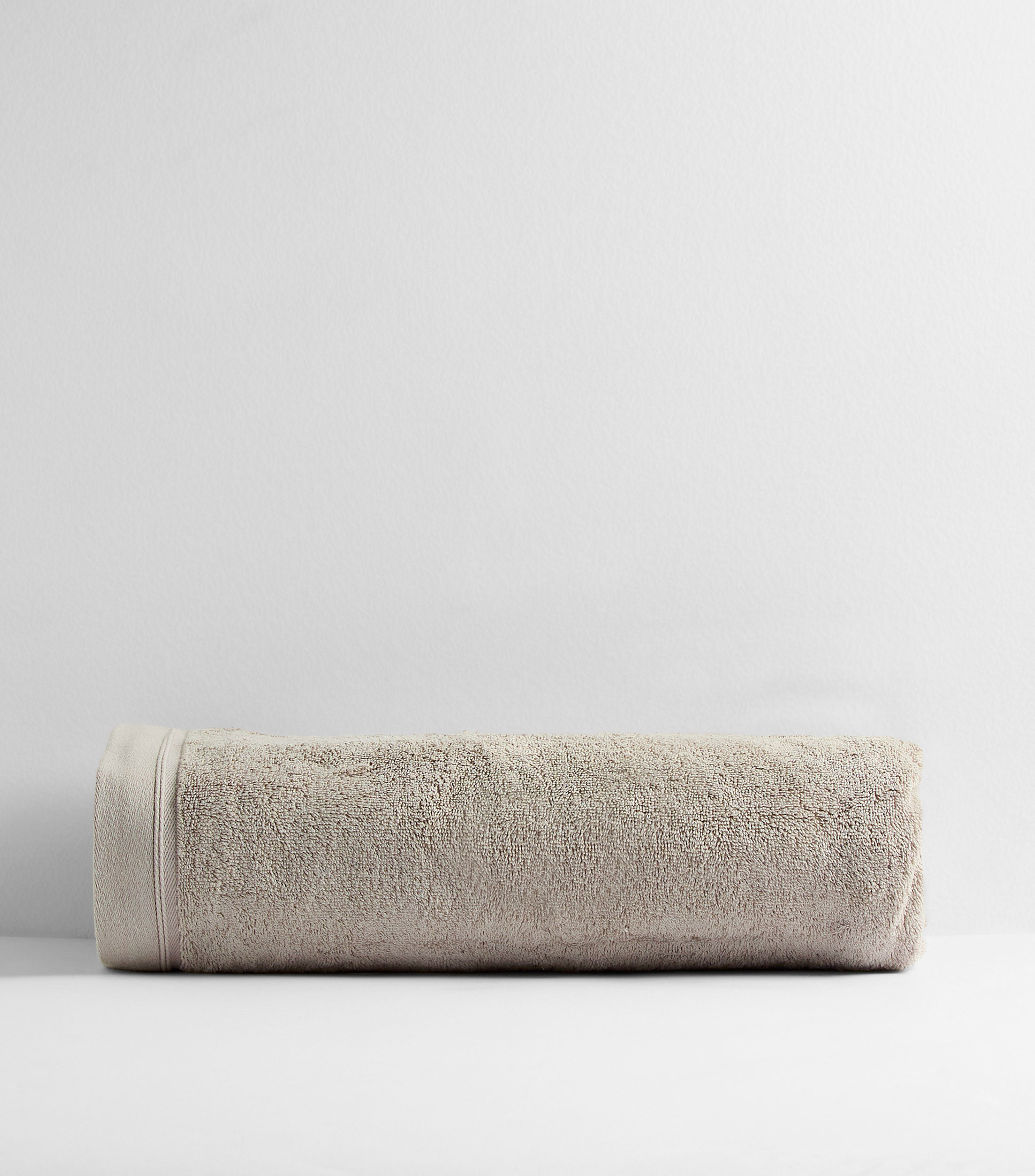 Toalla de baño gris