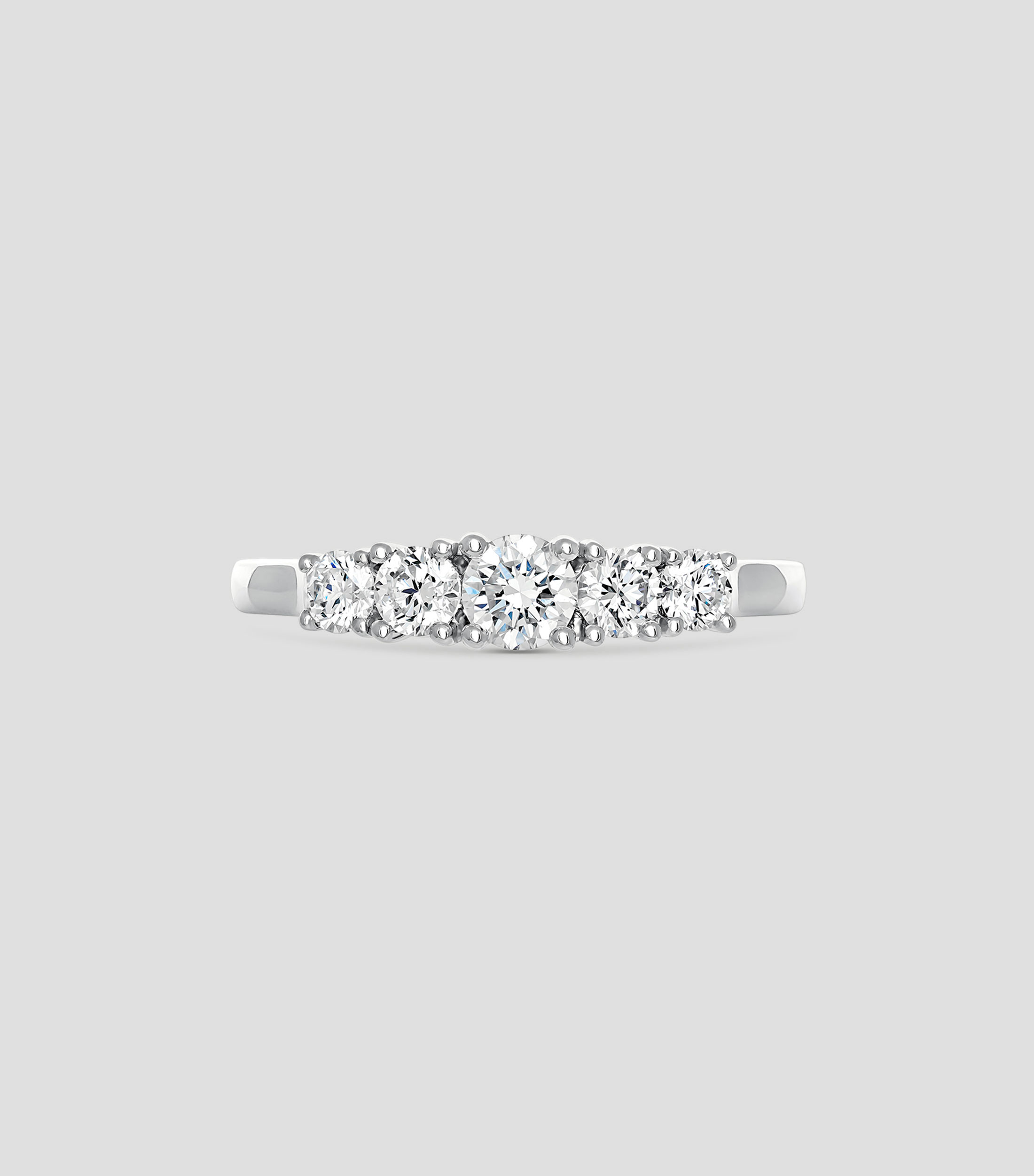 Anillo en oro blanco 18 Kilates con diamantes cinquillo Mujer