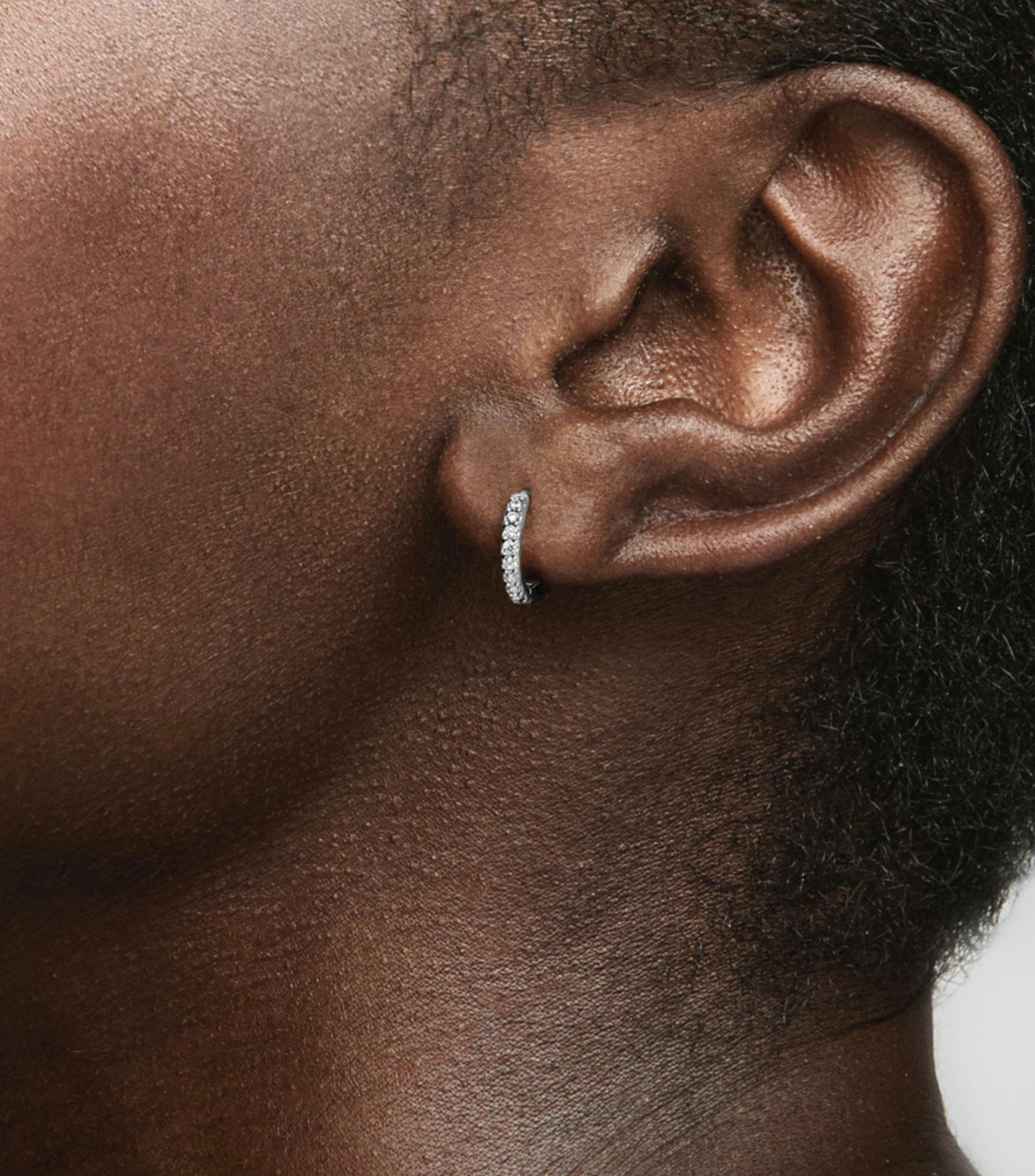 Aretes en plata aro brillante con zirconia cúbica Pandora Timeless Mujer