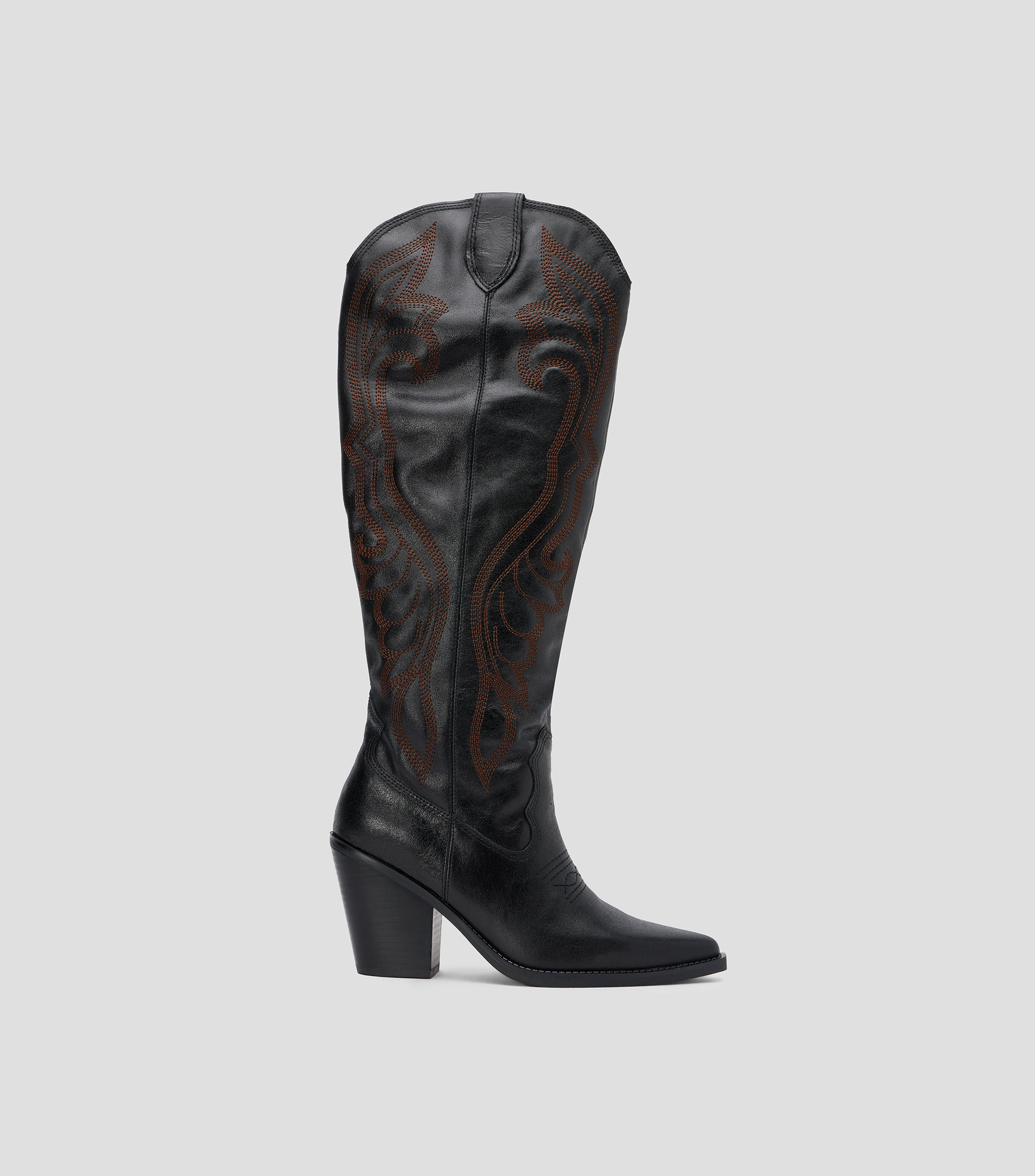 Botas vaqueras altas con tacón alto y ancho en piel Revolve Mujer