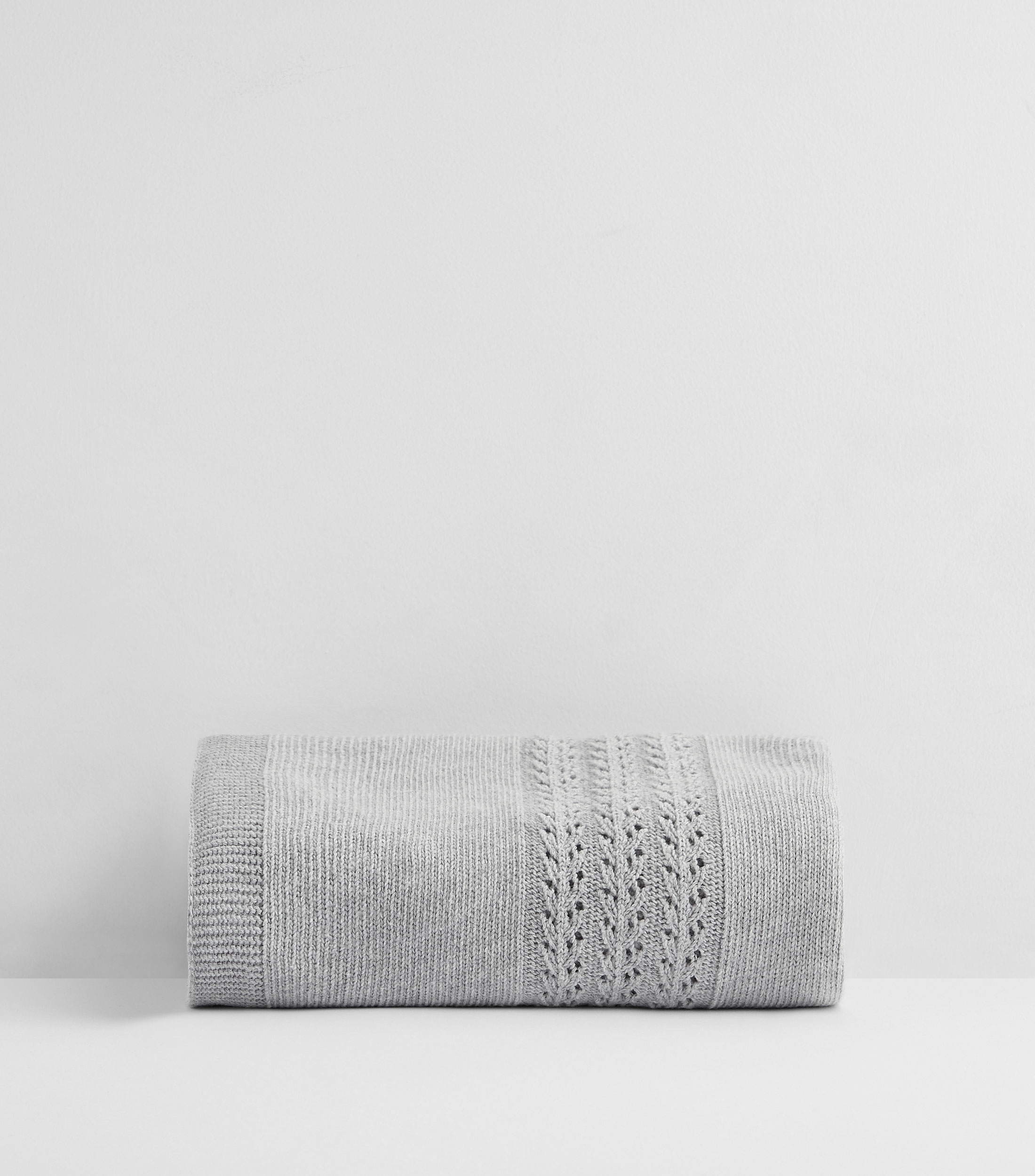 Cobija tricot tejida gris Bebé