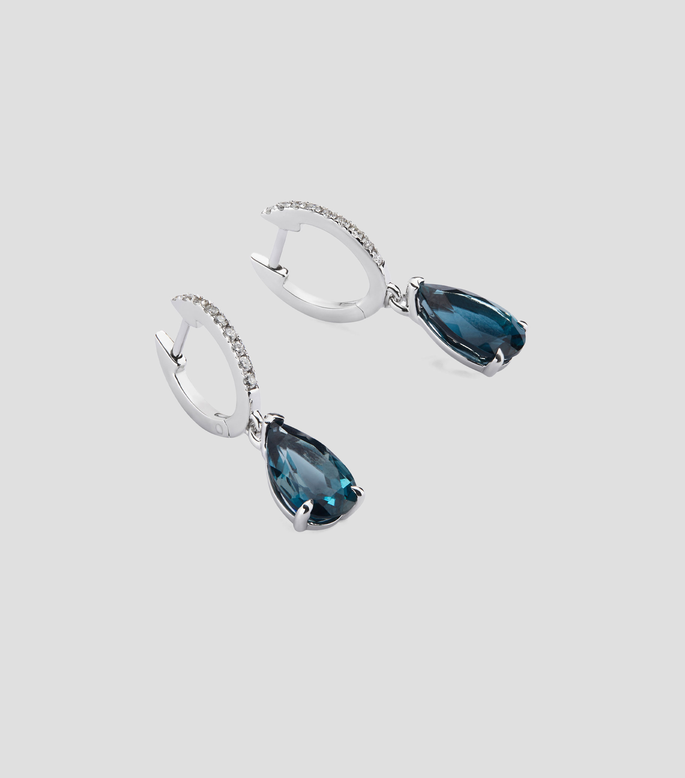 Pendientes en Oro blanco de 18 Kilates con topacio y diamantes Mujer