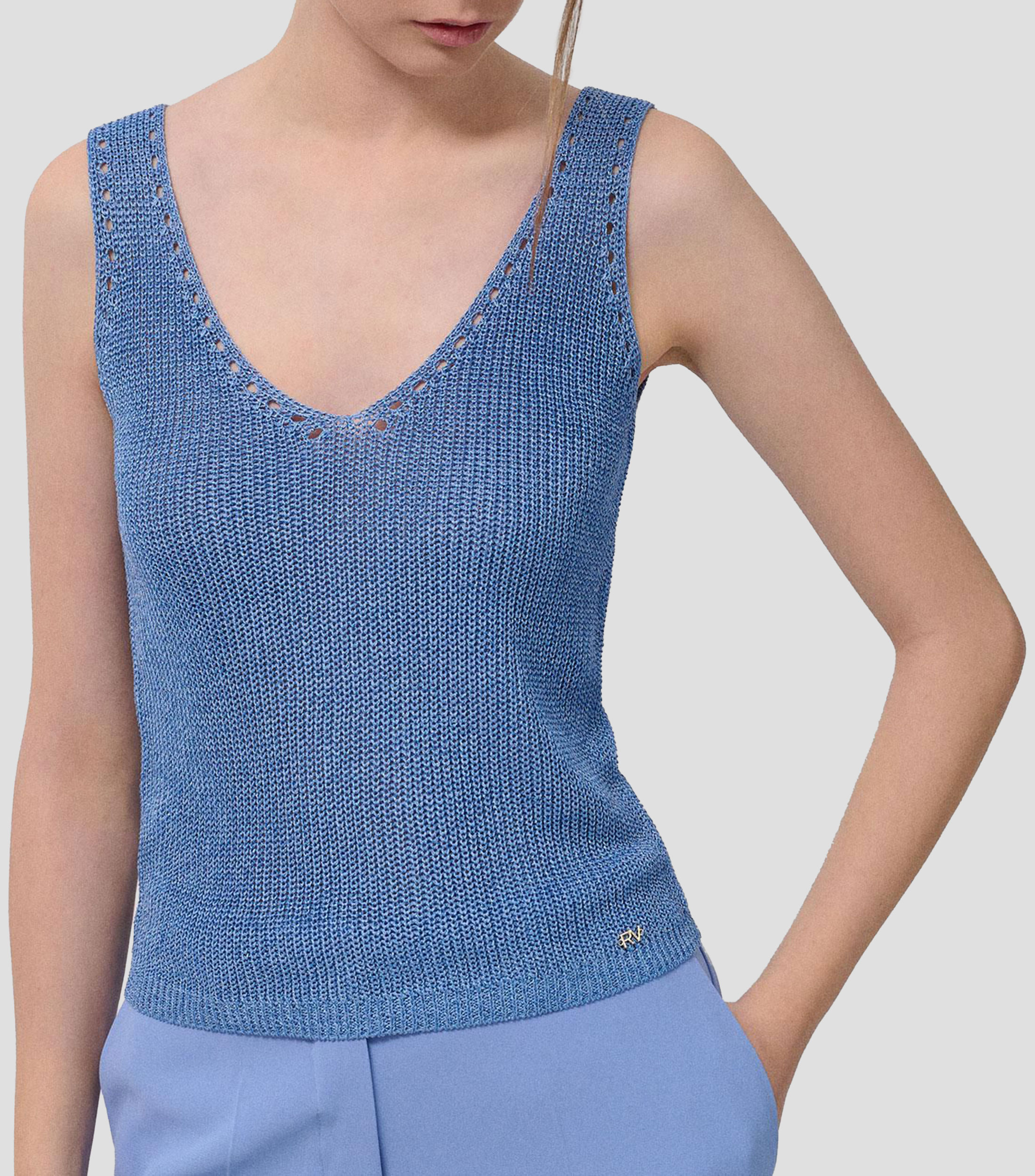 Playera cuello V sin mangas lisa Mujer