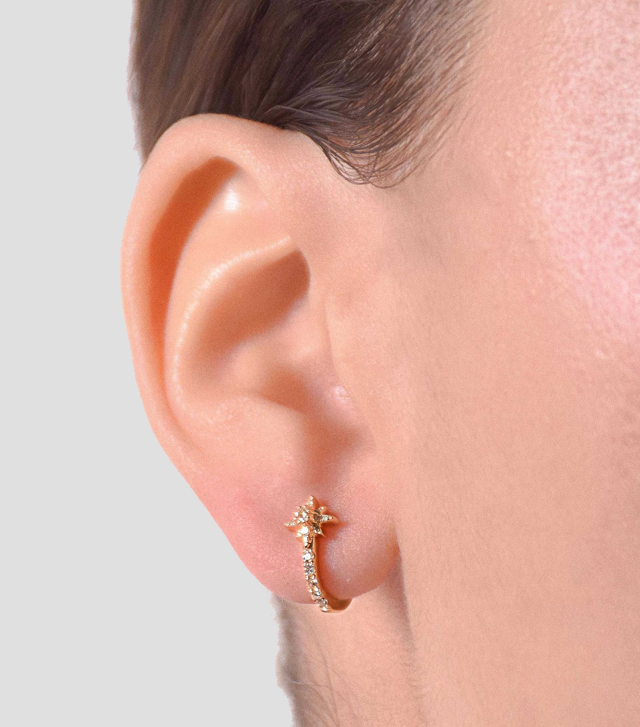 Aretes en Oro amarillo de 18 Kilates en forma de estrella con diamantes Mujer
