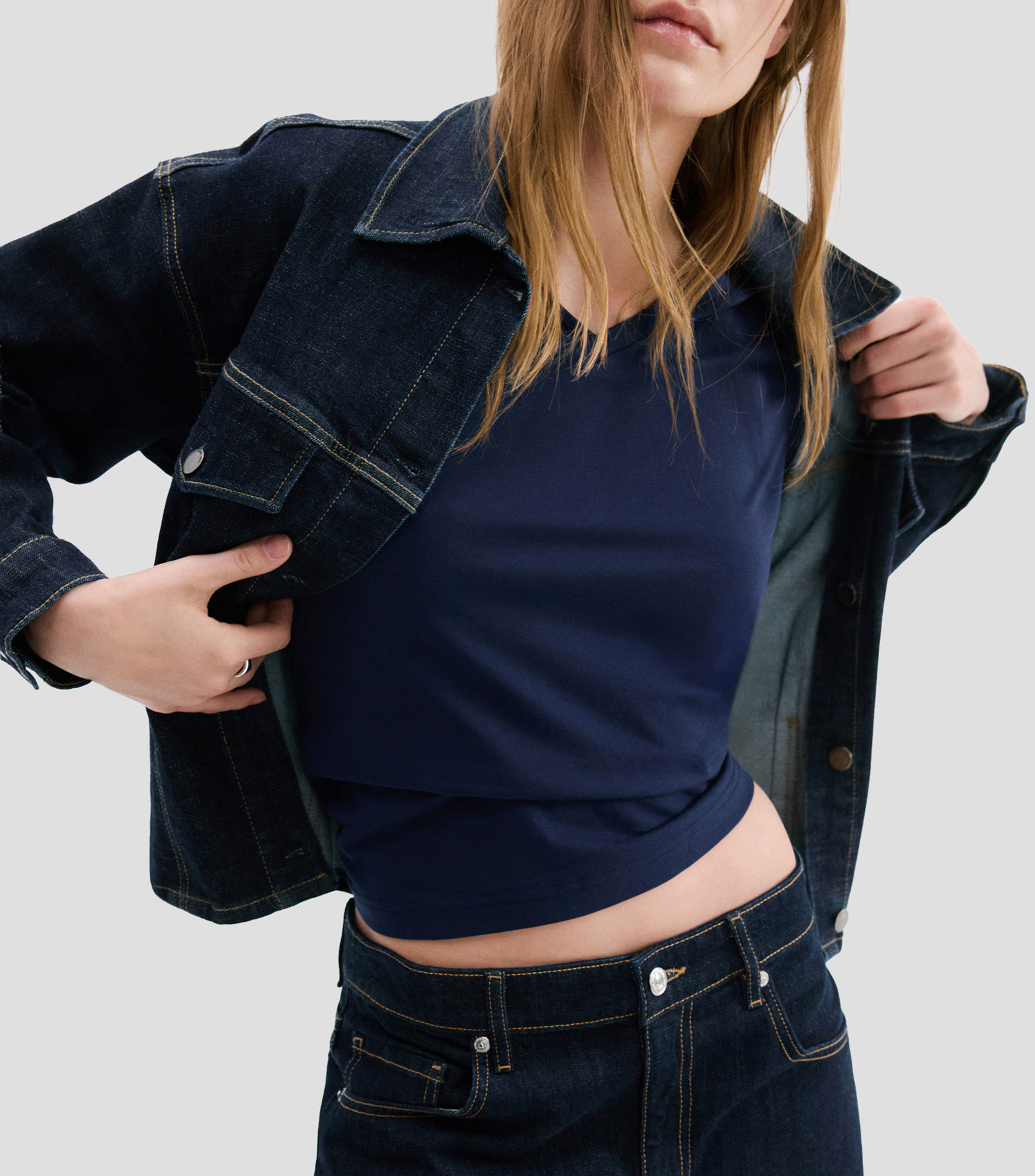 Playera cuello V manga corta lisa Mujer