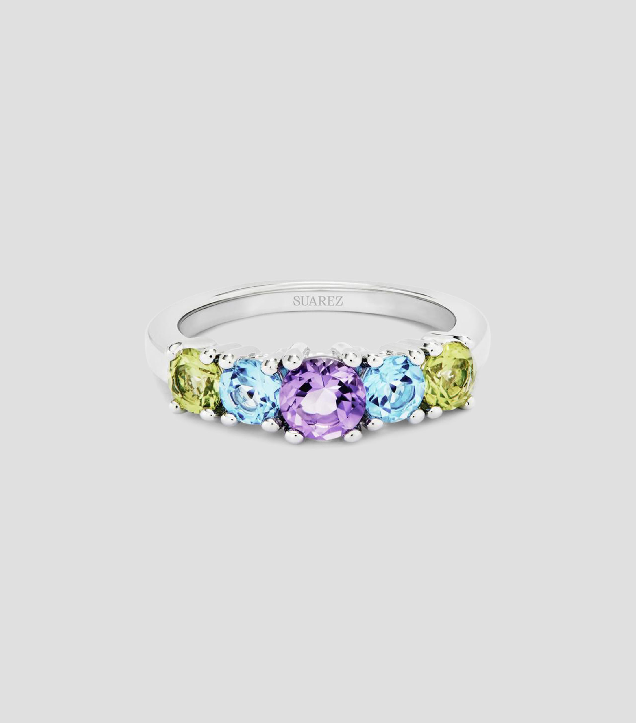 Anillo cinquillo en Plata .925 con 2 peridotos, una amatista morada, y topacios azules en talla brillante Mujer