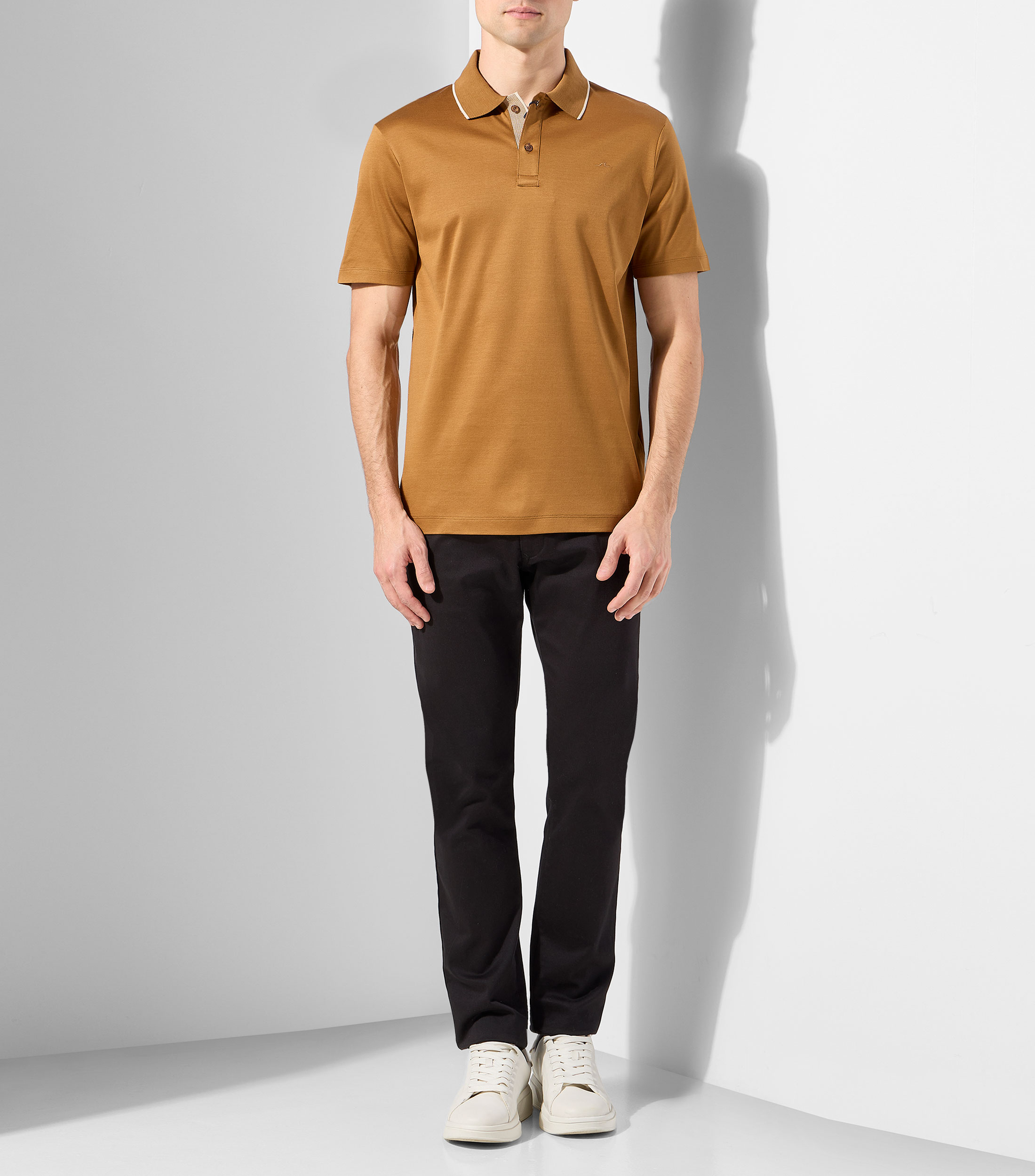 Playera tipo polo con manga corta lisa Hombre