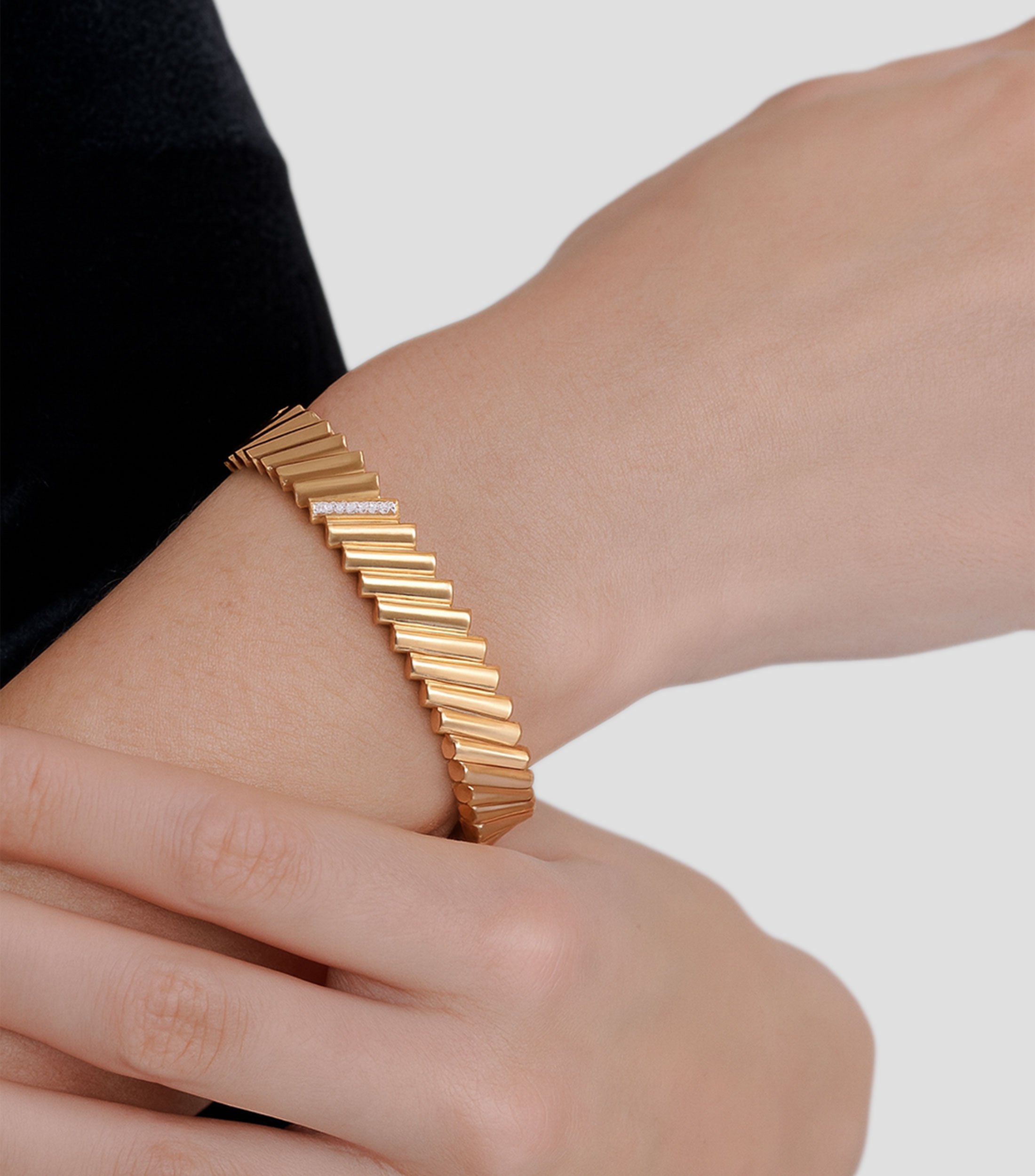 Brazalete en oro amarillo de 18 kilates con diamantes Domino Mujer