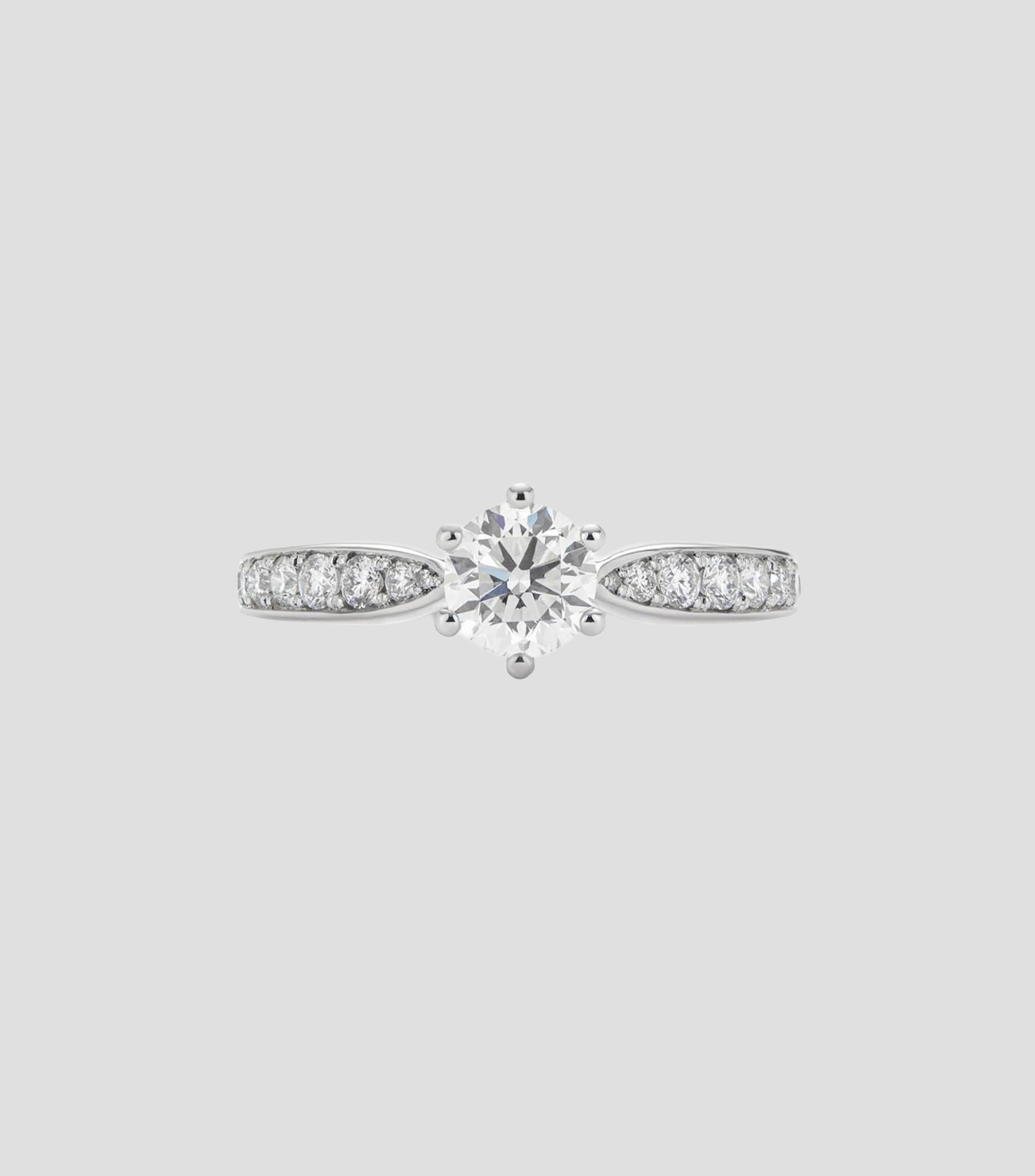 Anillo solitario en Oro blanco de 18 Kilates con diamante Mujer