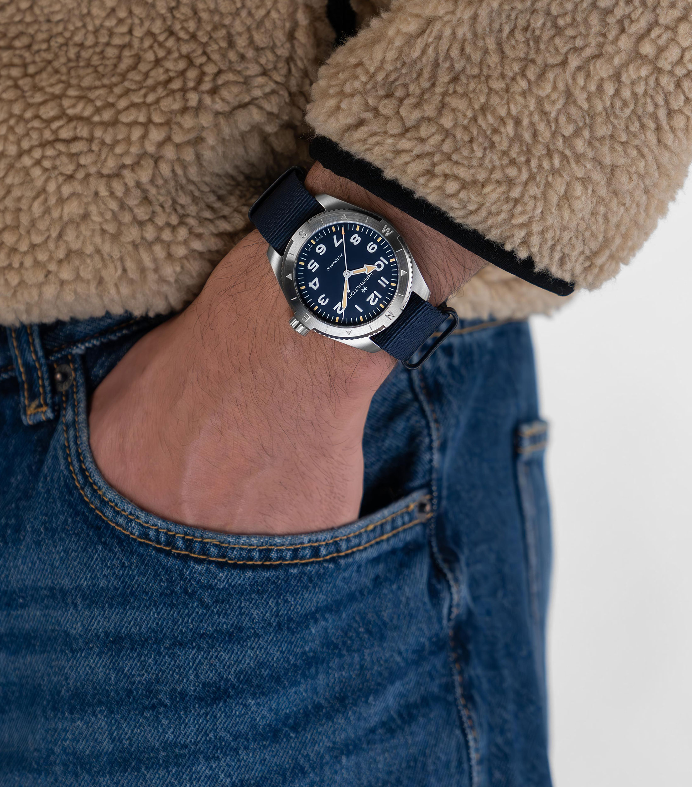 Reloj Unisex Khaki Field casual plateado, azul