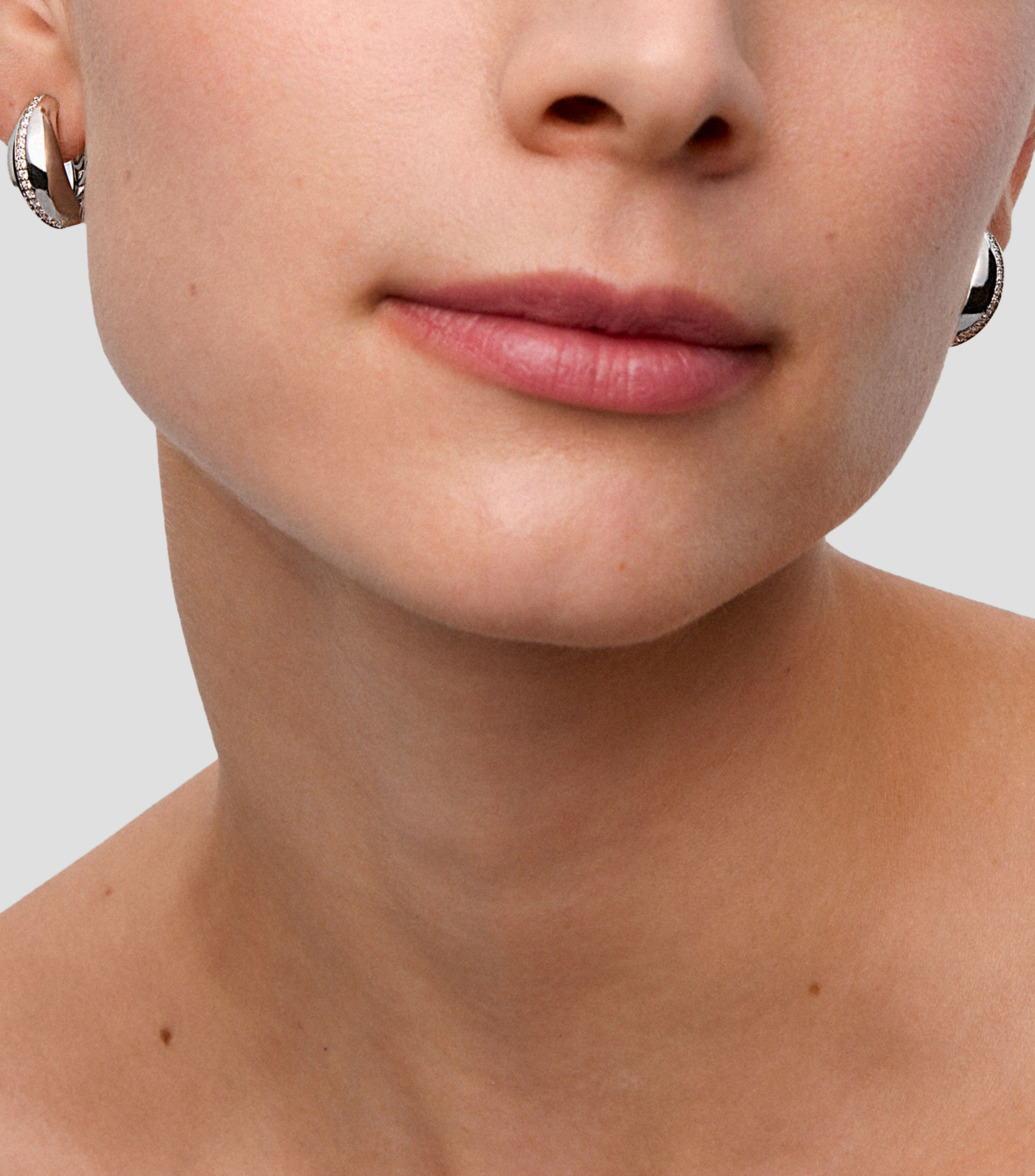 Aretes en oro blanco de 18 kilates con diamantes Elipse Mujer