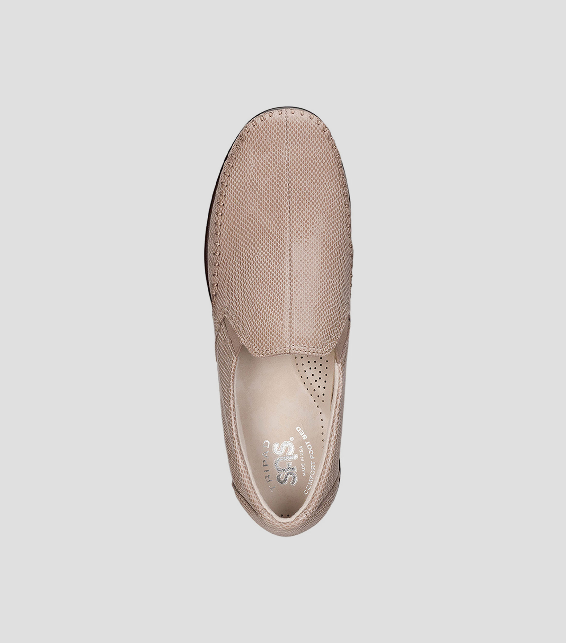 Zapato casual de horma mediana, máxima comodidad en piel genuina, terminado en charol Mujer