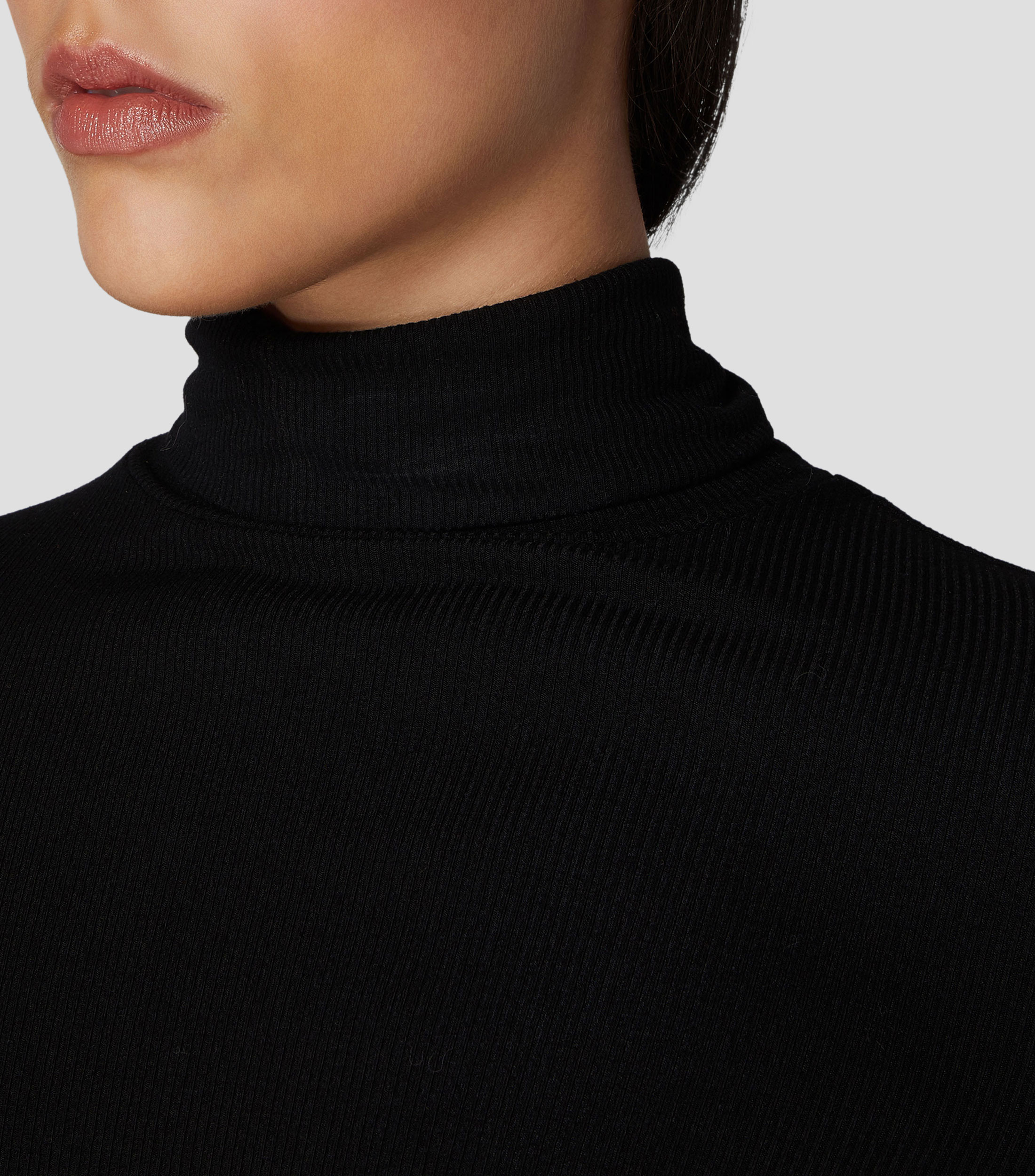 Aretes en oro amarillo de 14 kilates con rubi Mujer
