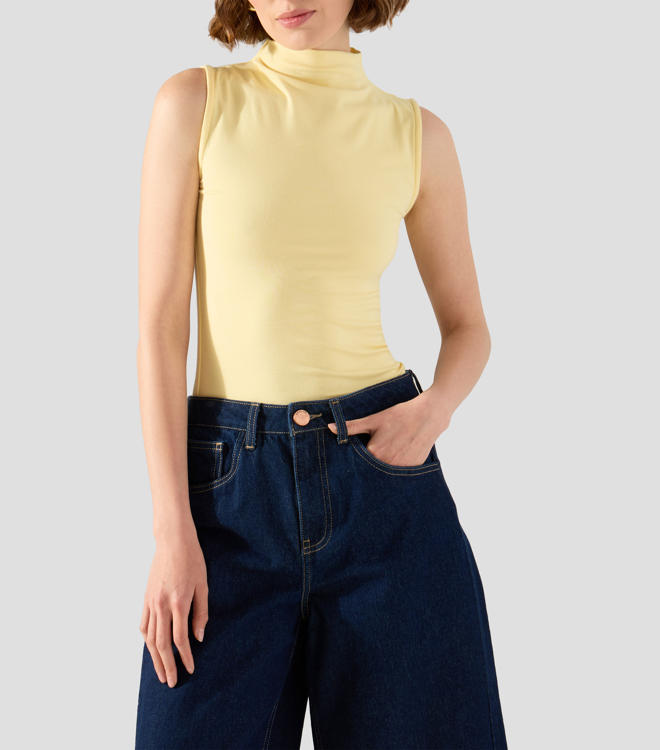 Playera de cuello alto sin mangas lisa Mujer