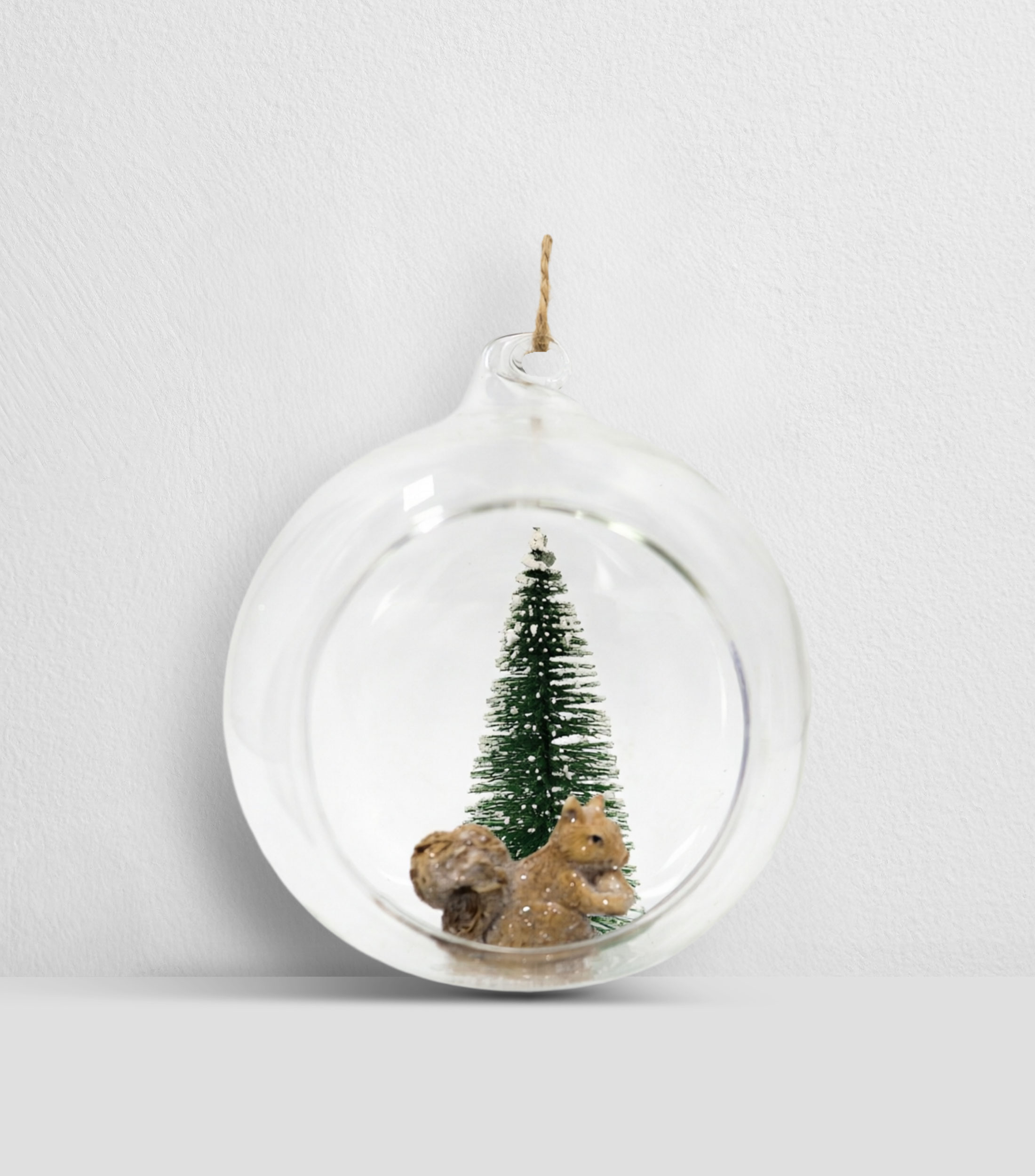 Esfera navideña abierta Ardilla