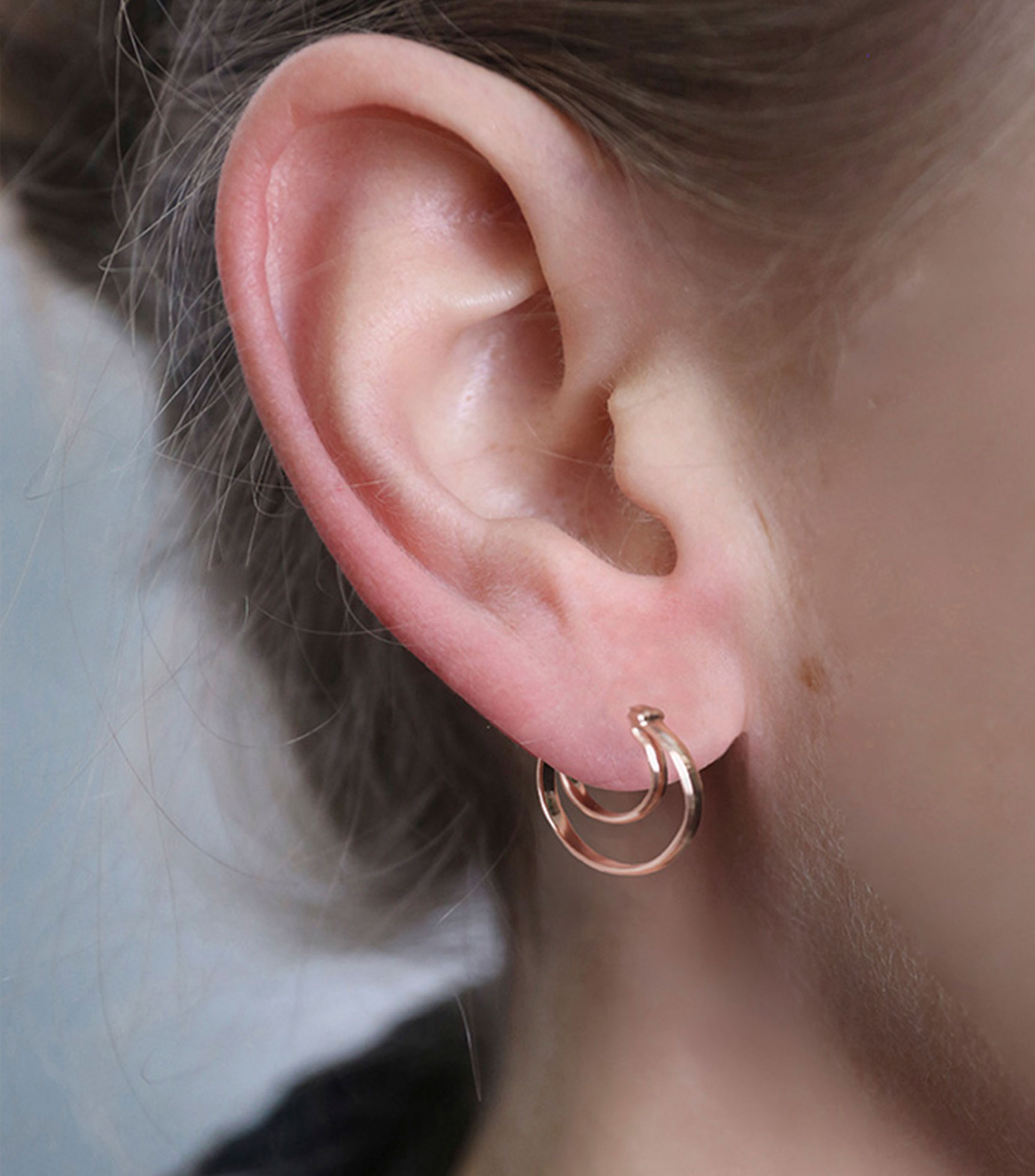 Aretes en oro rosa de 14 kilates con doble arracada Paulina Mujer