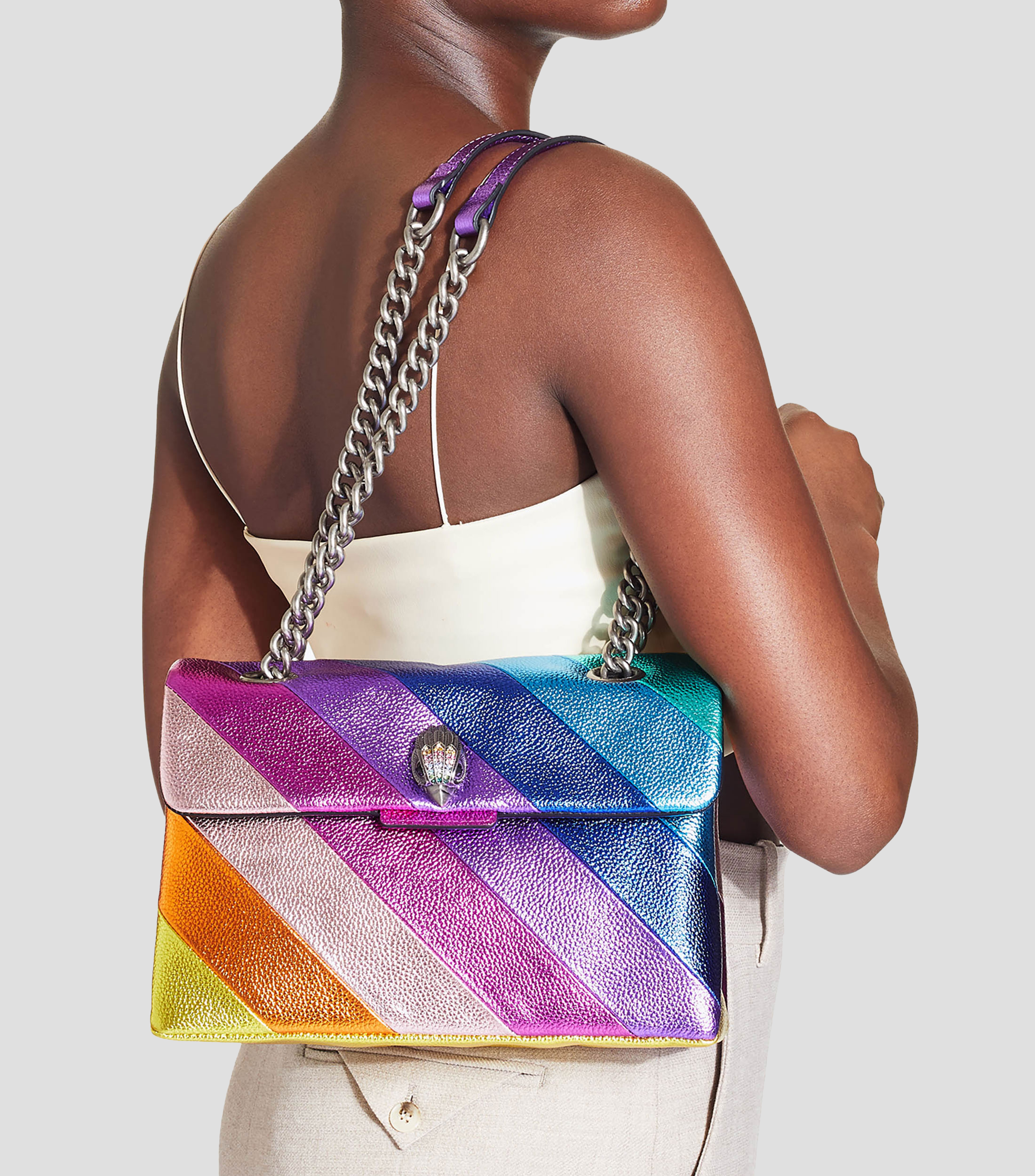 Bolso crossbody en piel con rayas