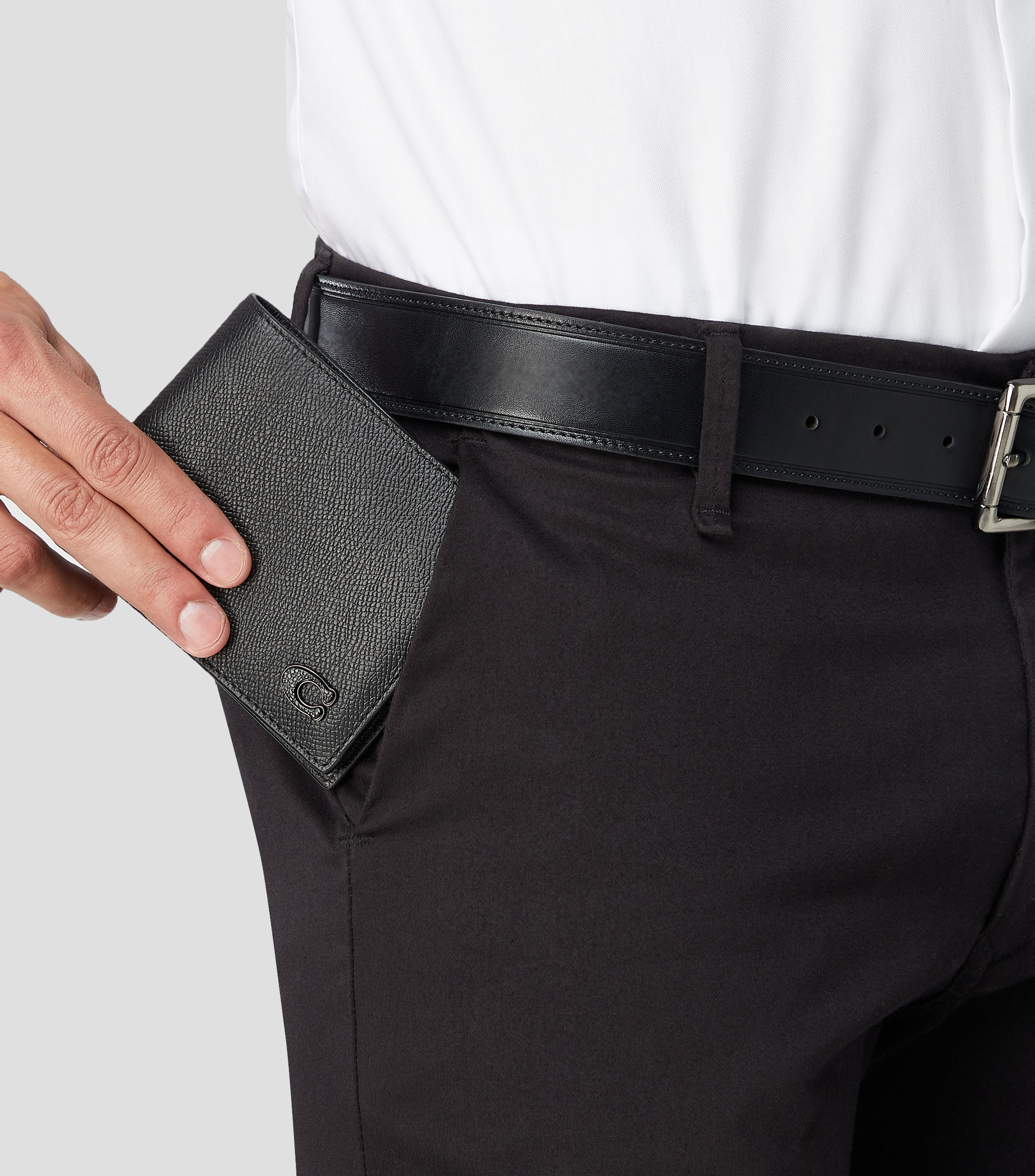 Cartera Bifold Negro en Piel lisa Hombre