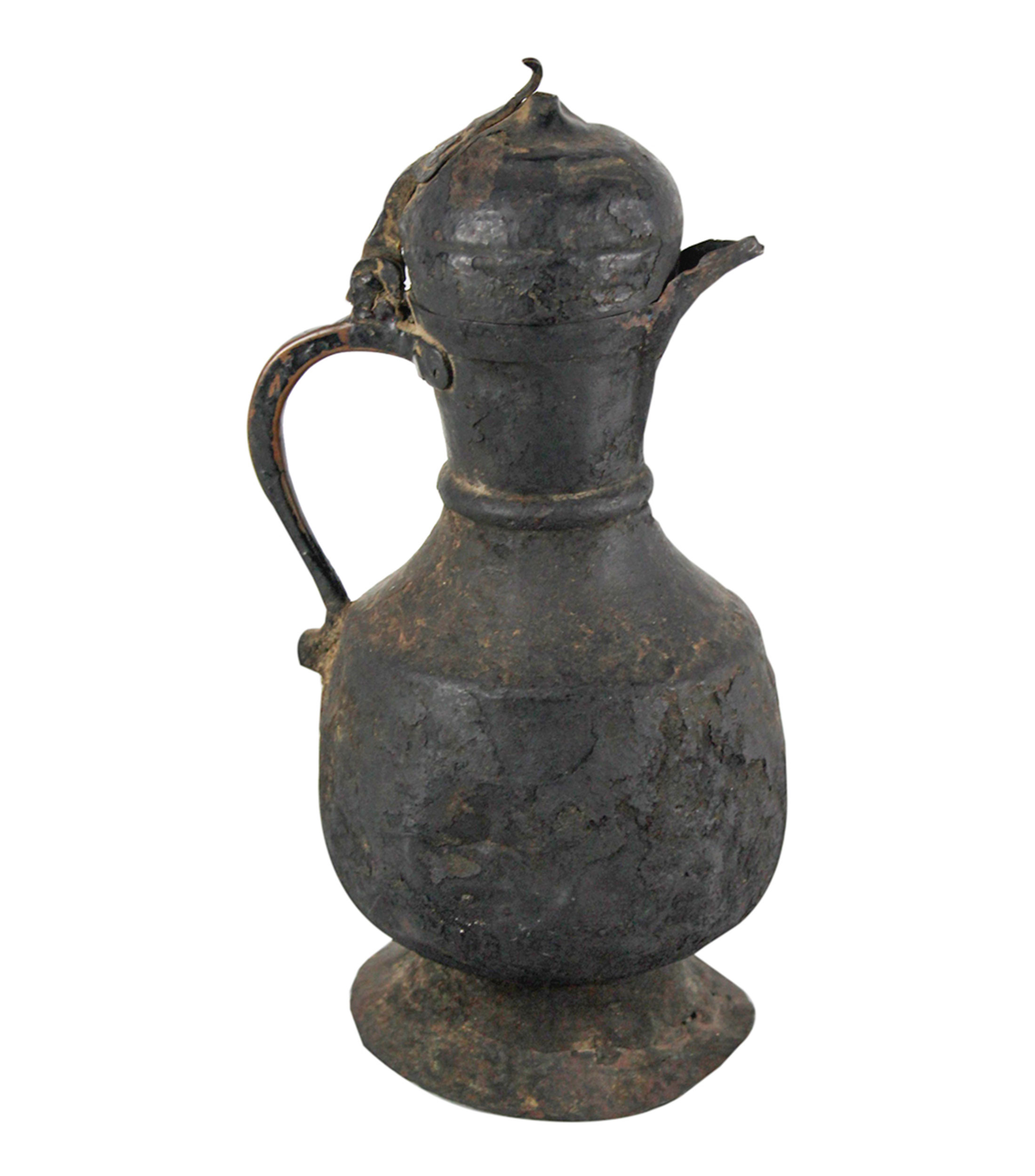 Figura Jarra con tapa en metal
