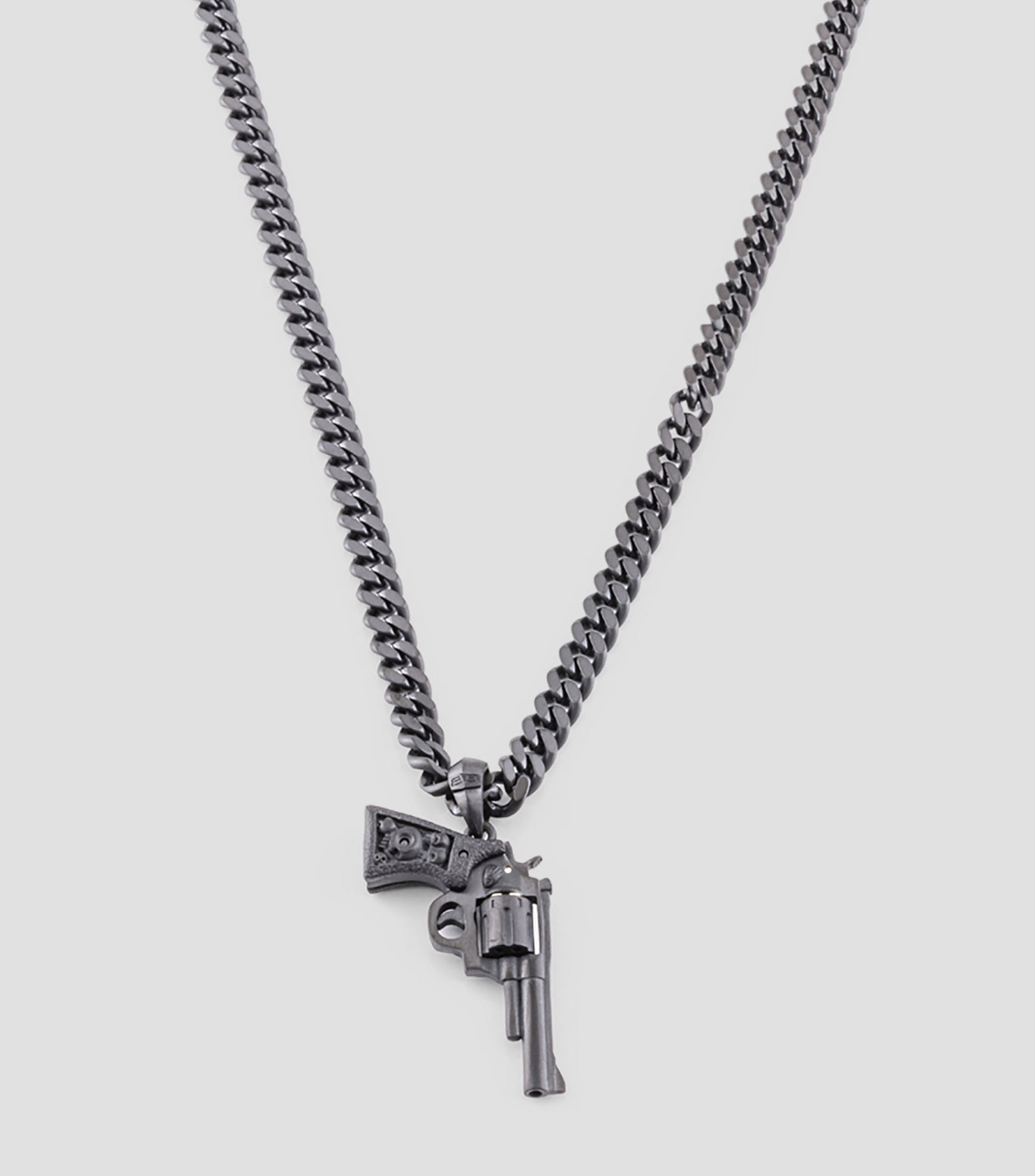 Cadena con dije de pistola Hombre