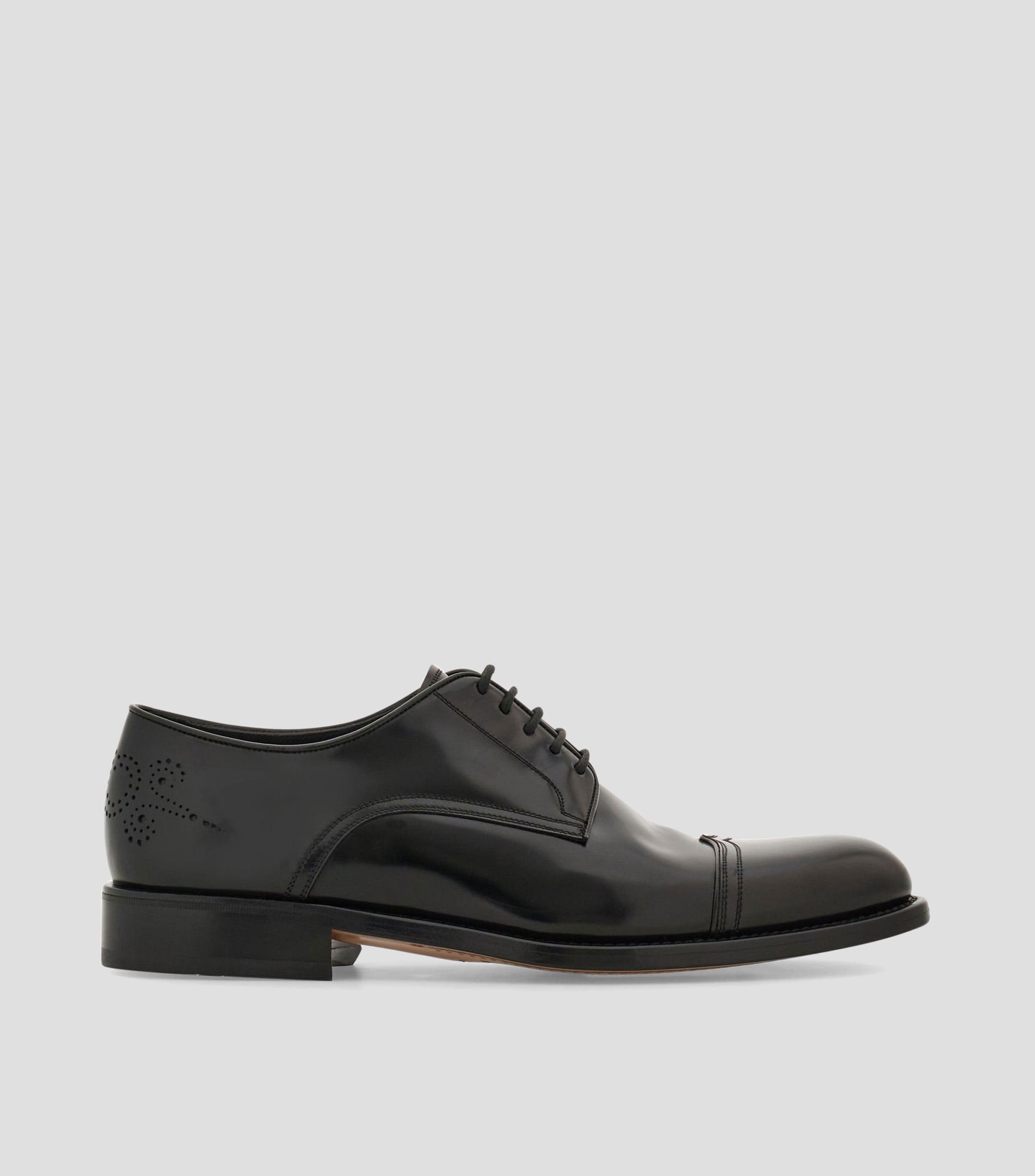 Derby con perforaciones Hombre