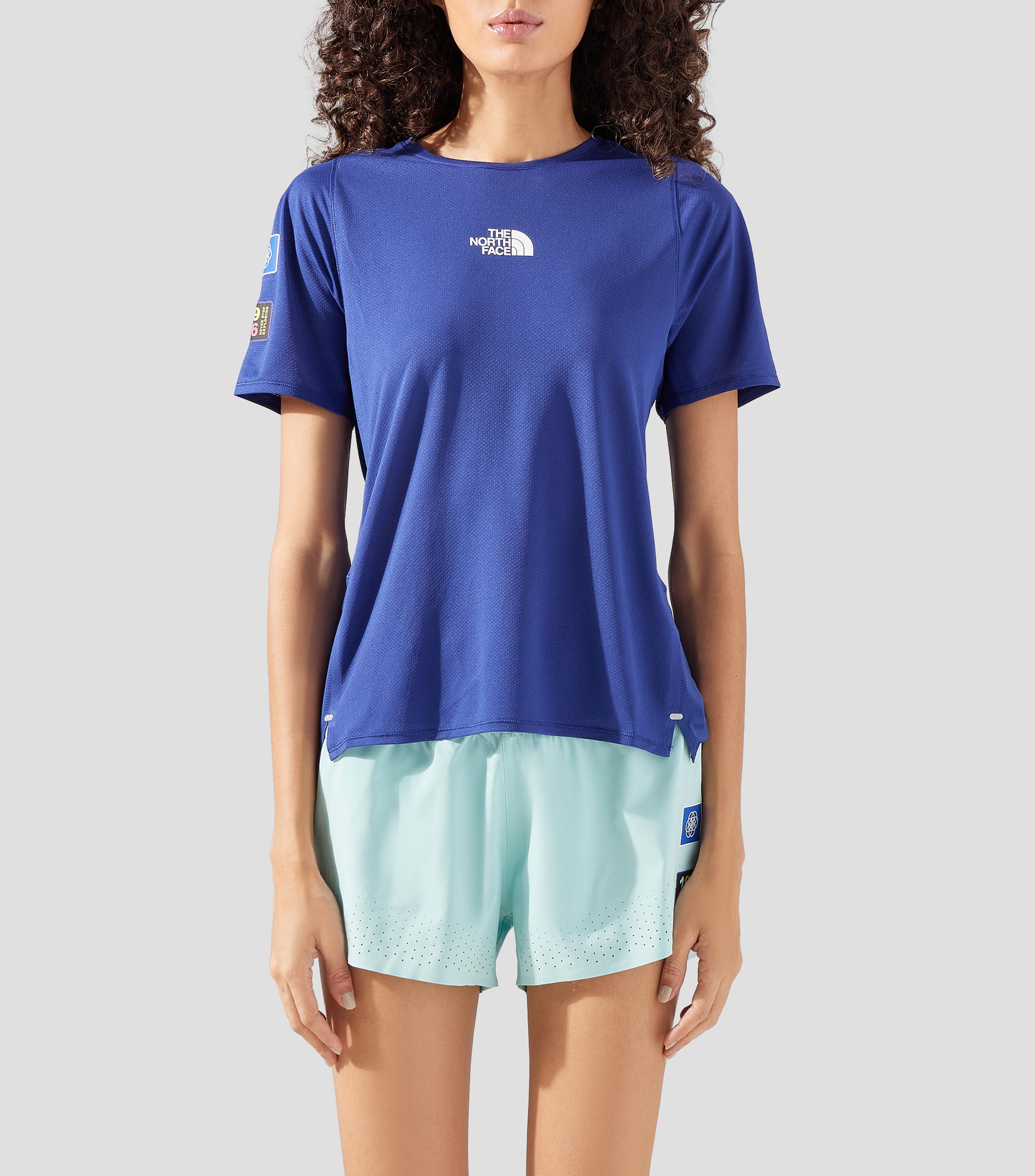 Playera Summit High Trail para entrenamiento cuello redondo manga corta microdiseño Mujer