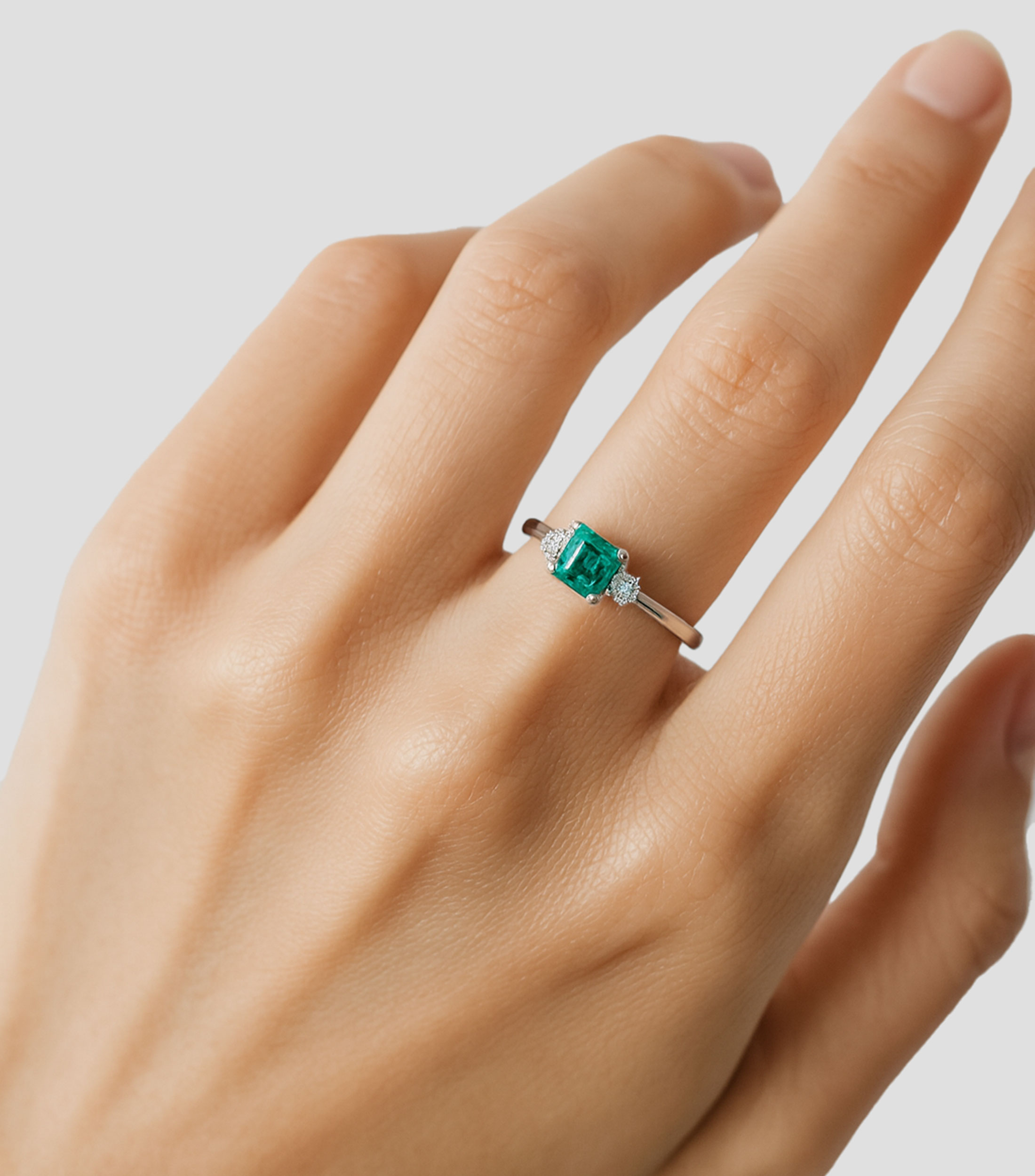 Anillo en oro blanco de 18 kilates con esmeralda Sur Mesure Mujer
