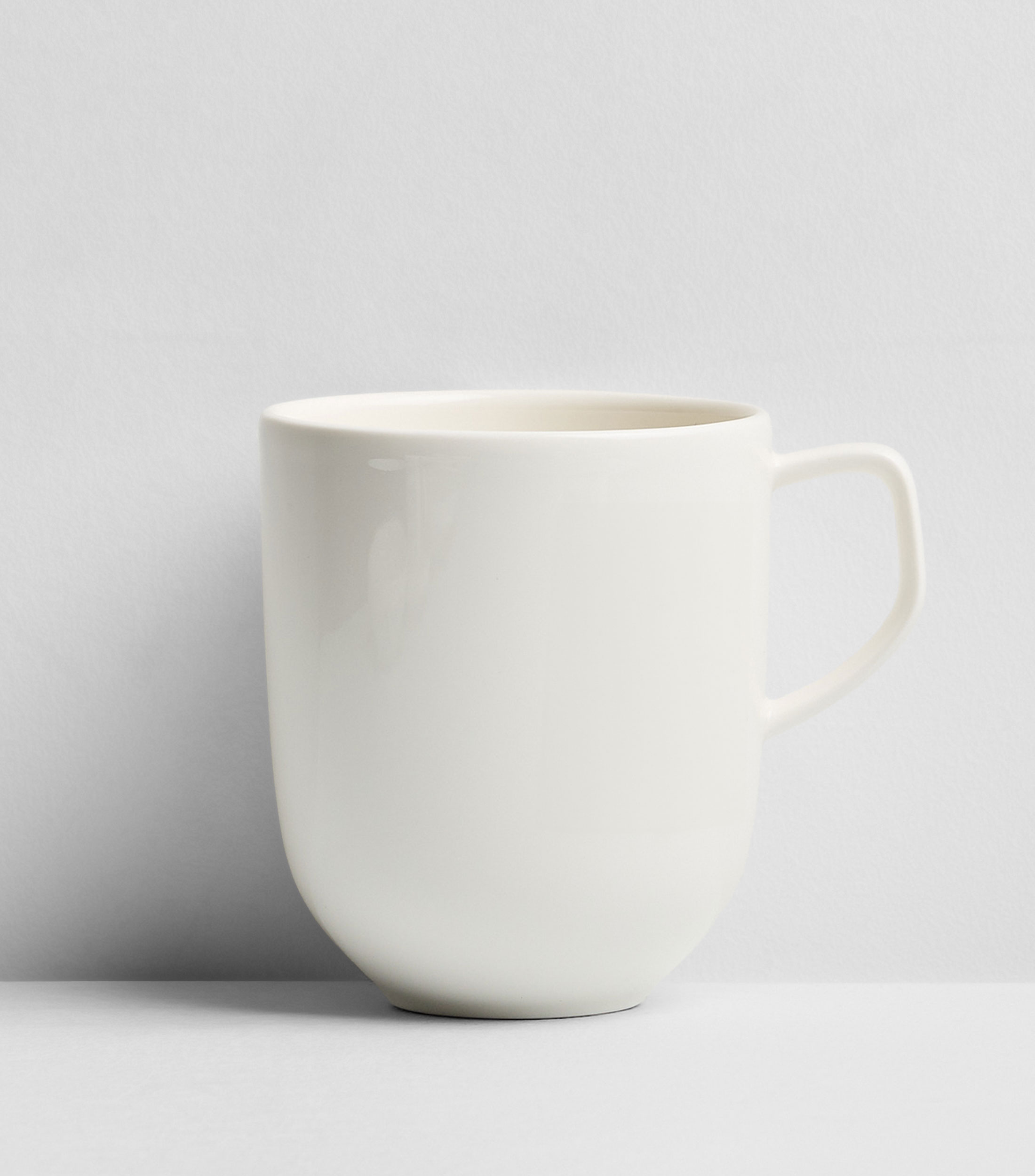 Taza con asa Afina blanca