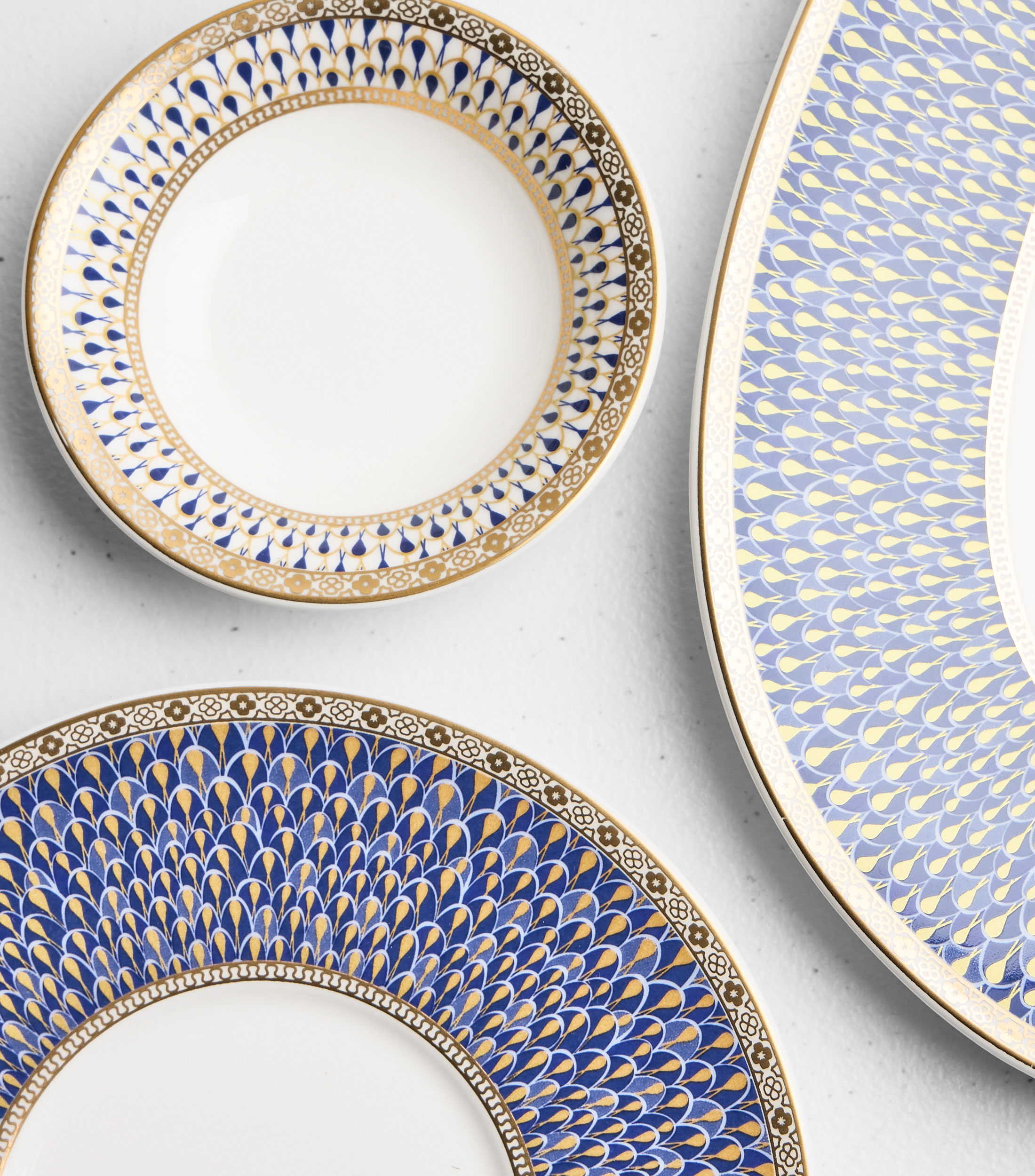 Plato para taza de Te Alexia con plumas de pavo real