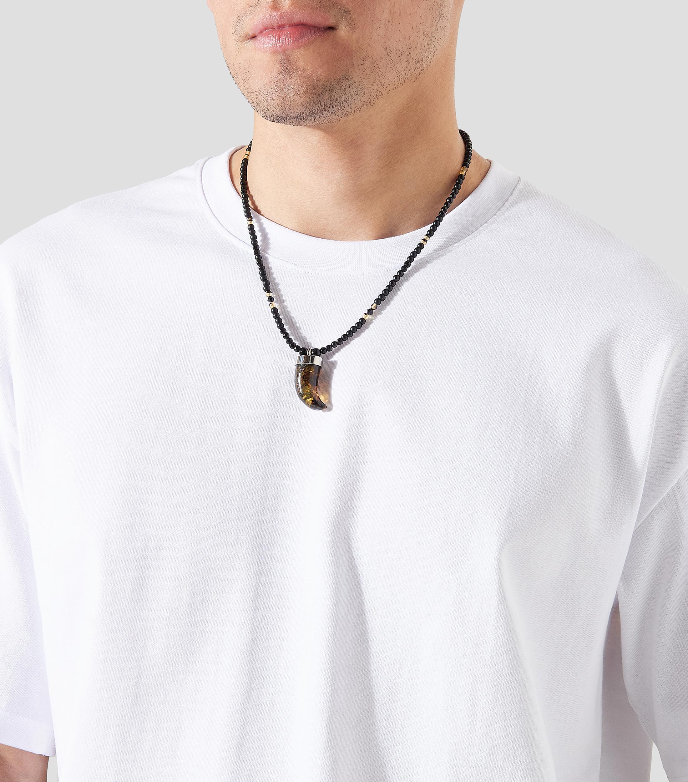 Collar con Colmillo Ambar Hombre