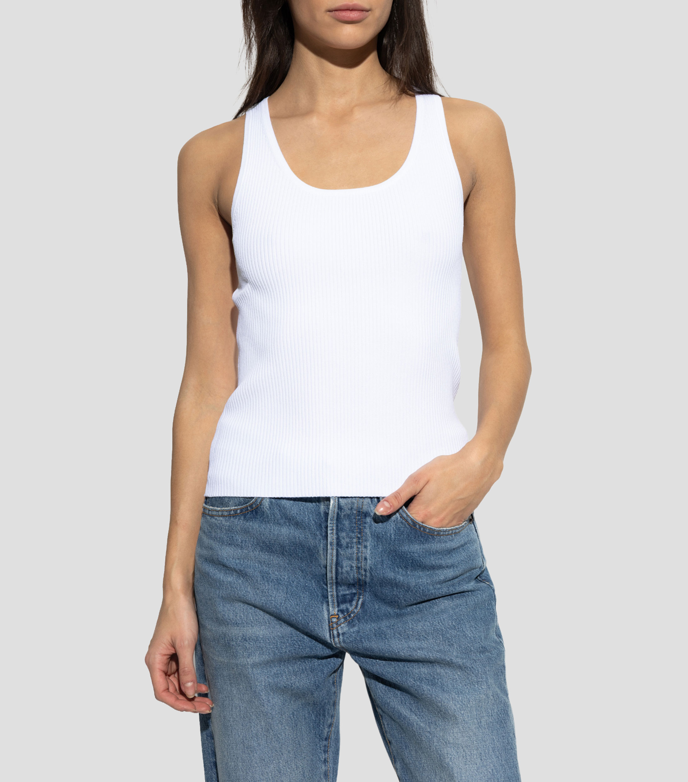 Playera cuello redondo sin mangas lisa Mujer
