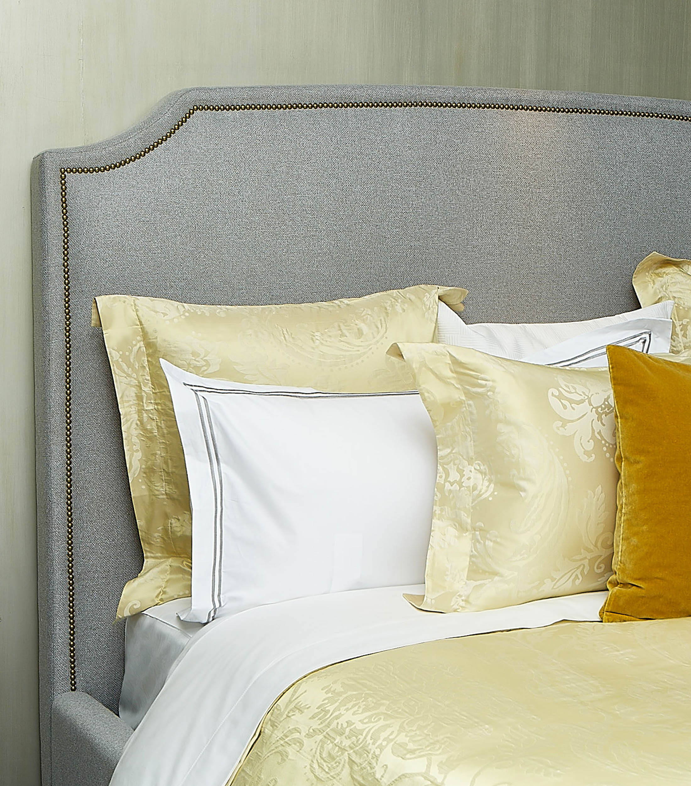 Funda Decorativa para Almohada King Size de Algodon Classic Hotel Bourd Blanca, Gris