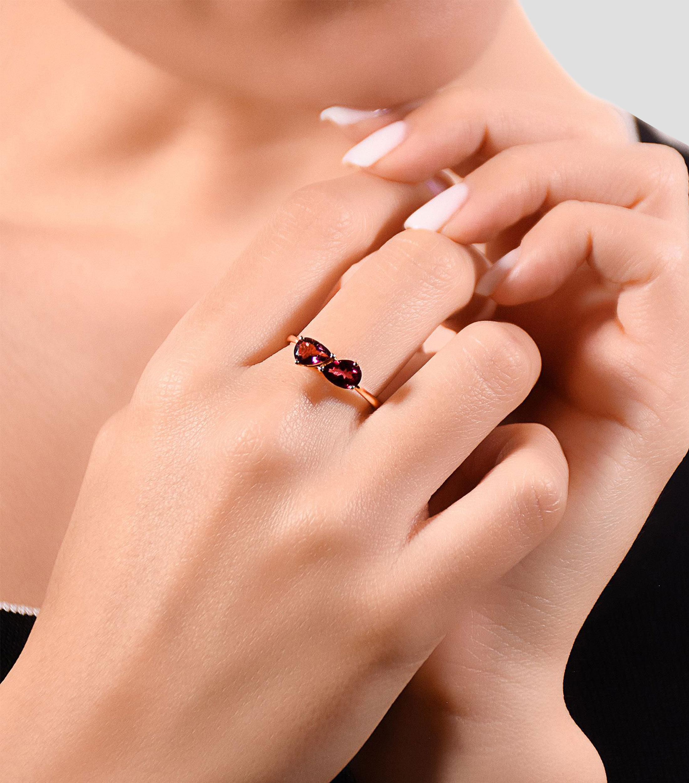 Anillo en Oro amarillo de 18 Kilates con turmalina y rubelitas Mujer