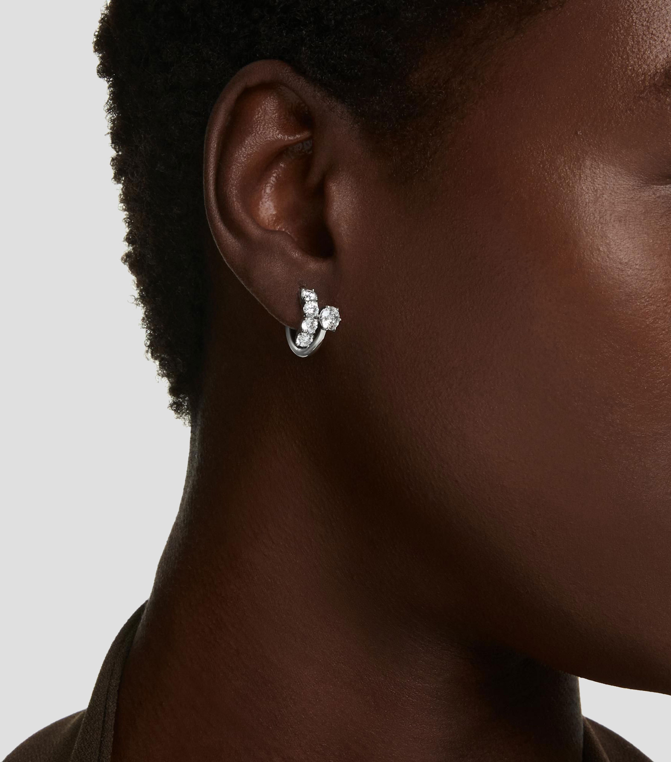 Aretes de clip Matrix con zirconia Mujer