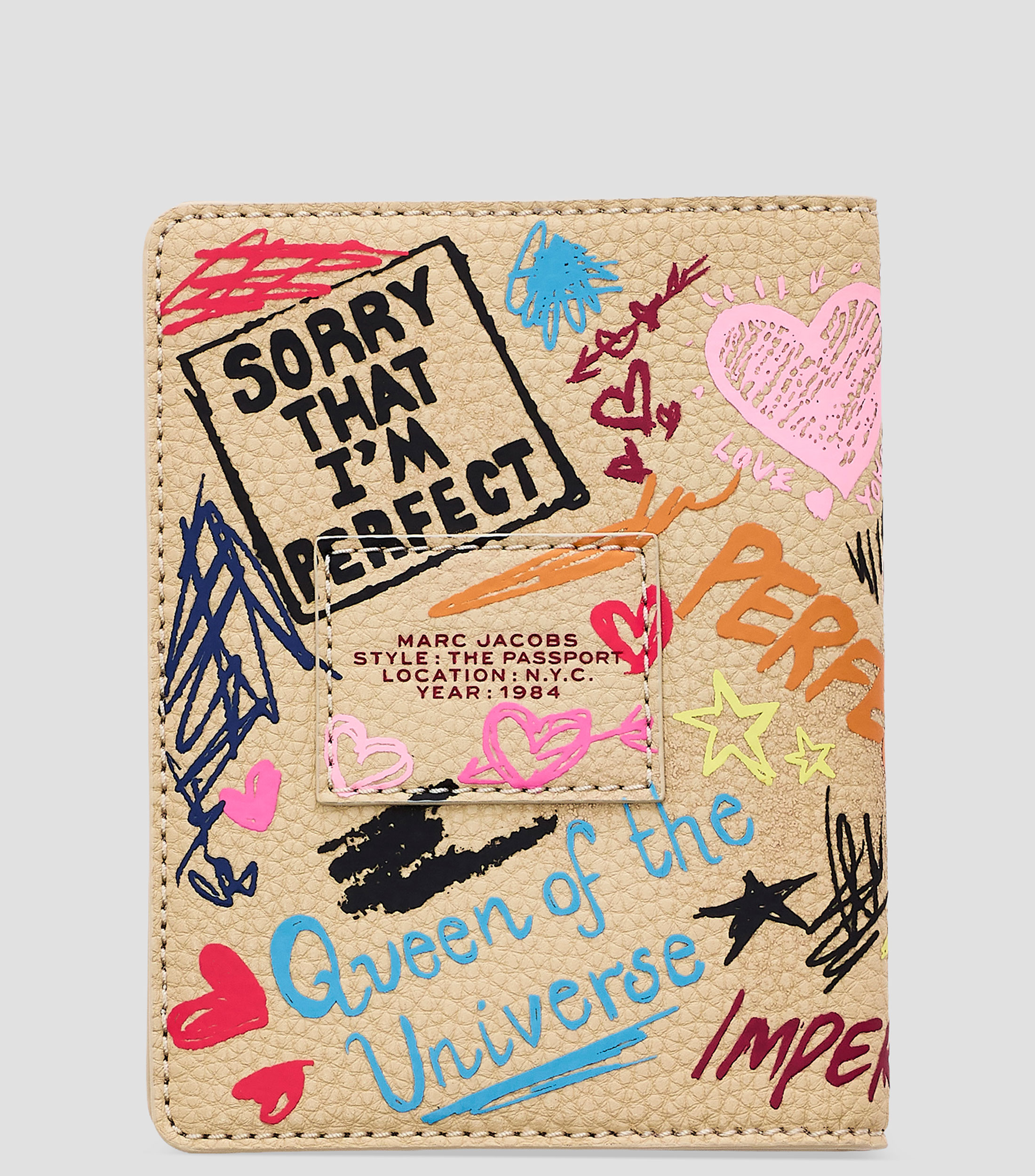 Portapasaporte café en piel The Punk Scribble estampado Mujer